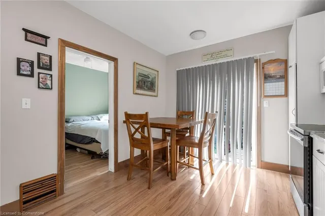 Additional property image - 552 Quebec St