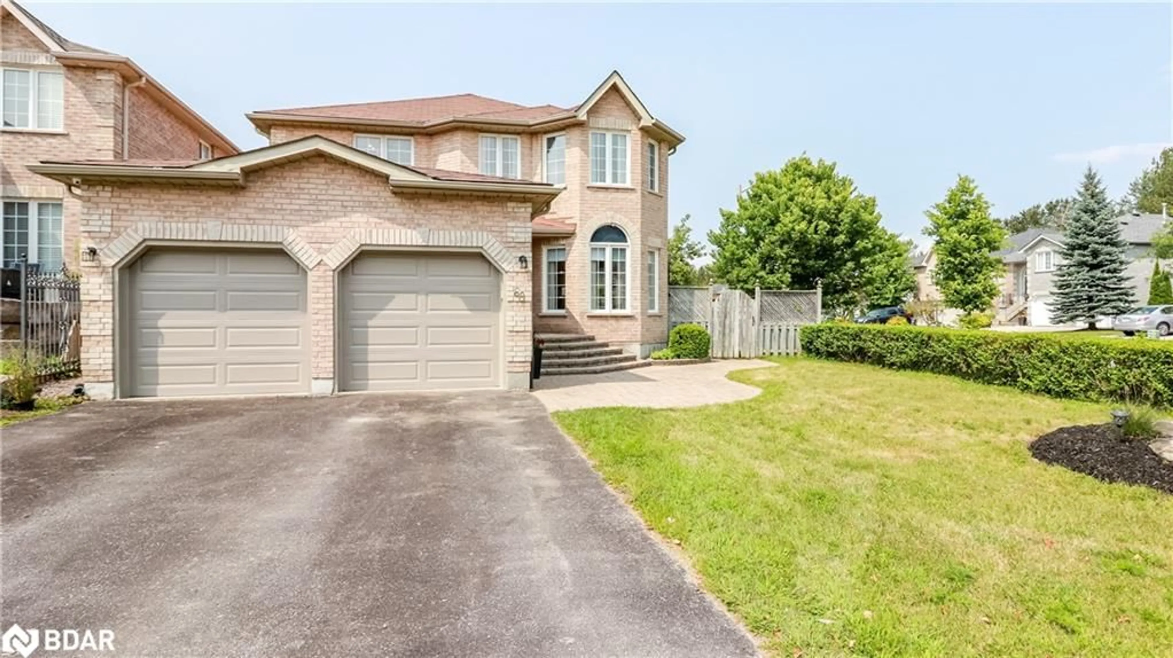 Frontside or backside of a home, cottage for 68 Stoneybrook Cres, Barrie Ontario L4N 0A6