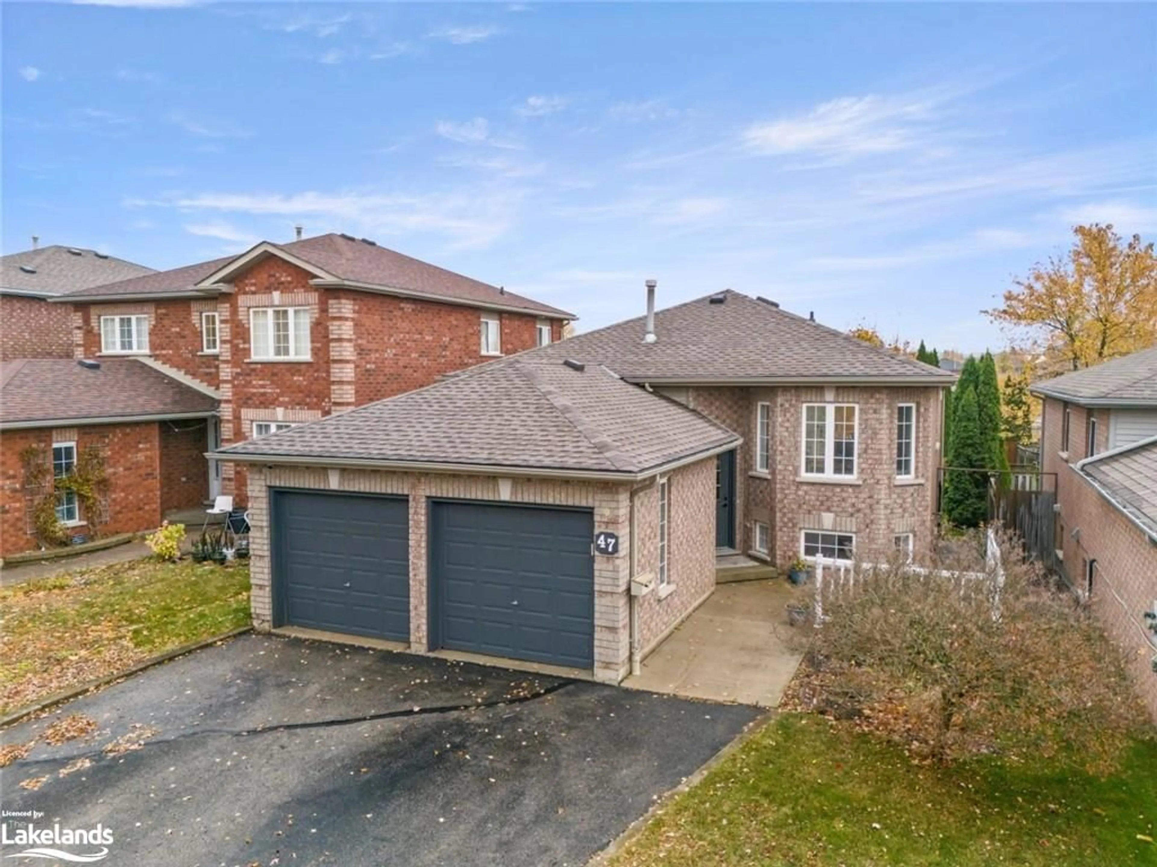 Frontside or backside of a home, the street view for 47 Butternut Dr, Barrie Ontario L4N 9Z8