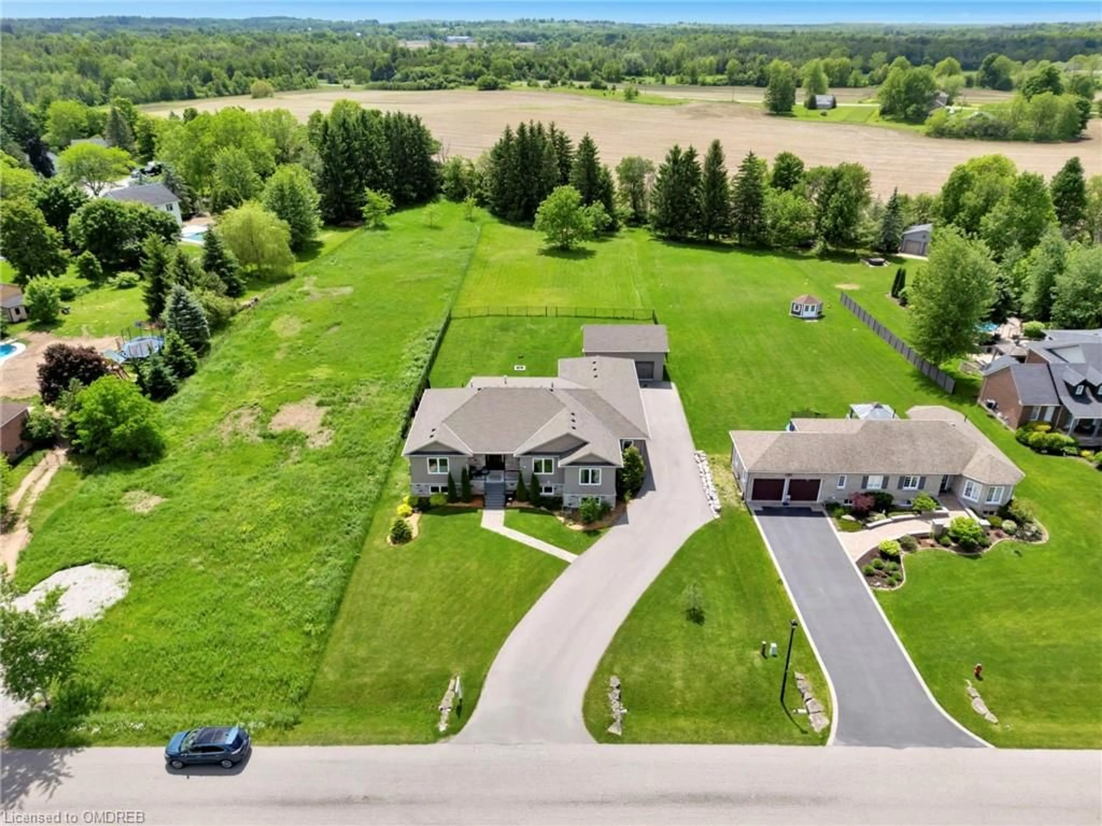 Frontside or backside of a home, the street view for 7 Gavin Dr, Freelton Ontario L8B 0Z2