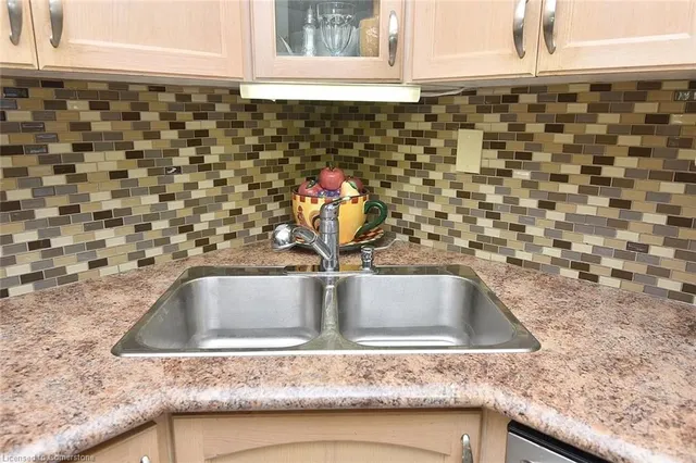 Additional property image - 851 Queenston Rd Unit 408