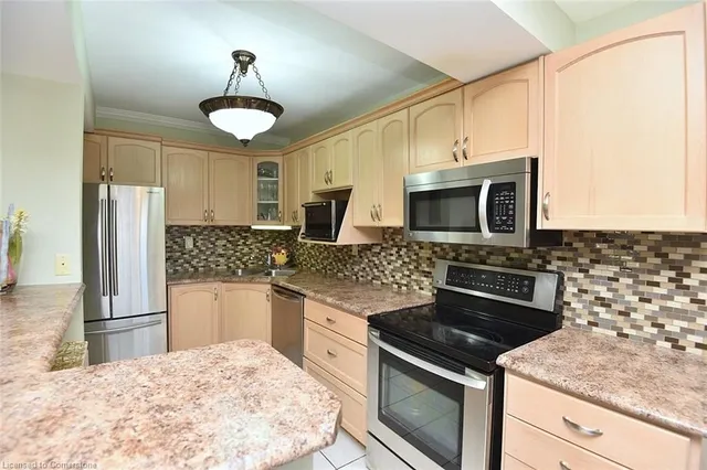 Additional property image - 851 Queenston Rd Unit 408
