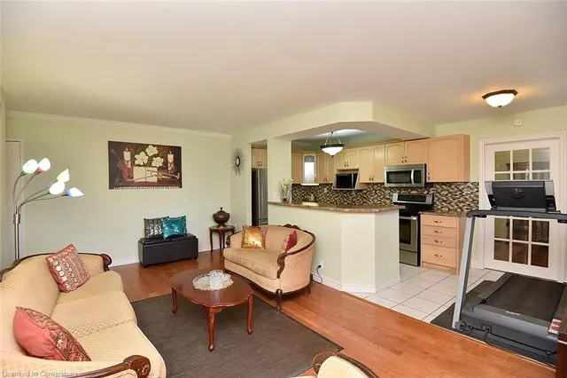 Additional property image - 851 Queenston Rd Unit 408