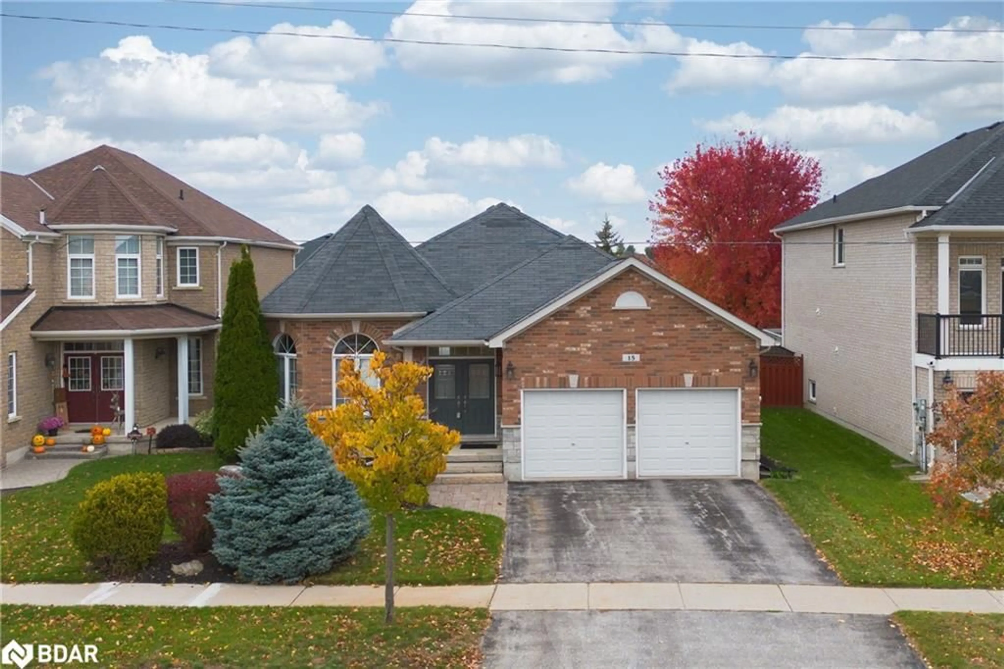 Frontside or backside of a home, the street view for 15 Prince William Way, Barrie Ontario L4N 0Y9