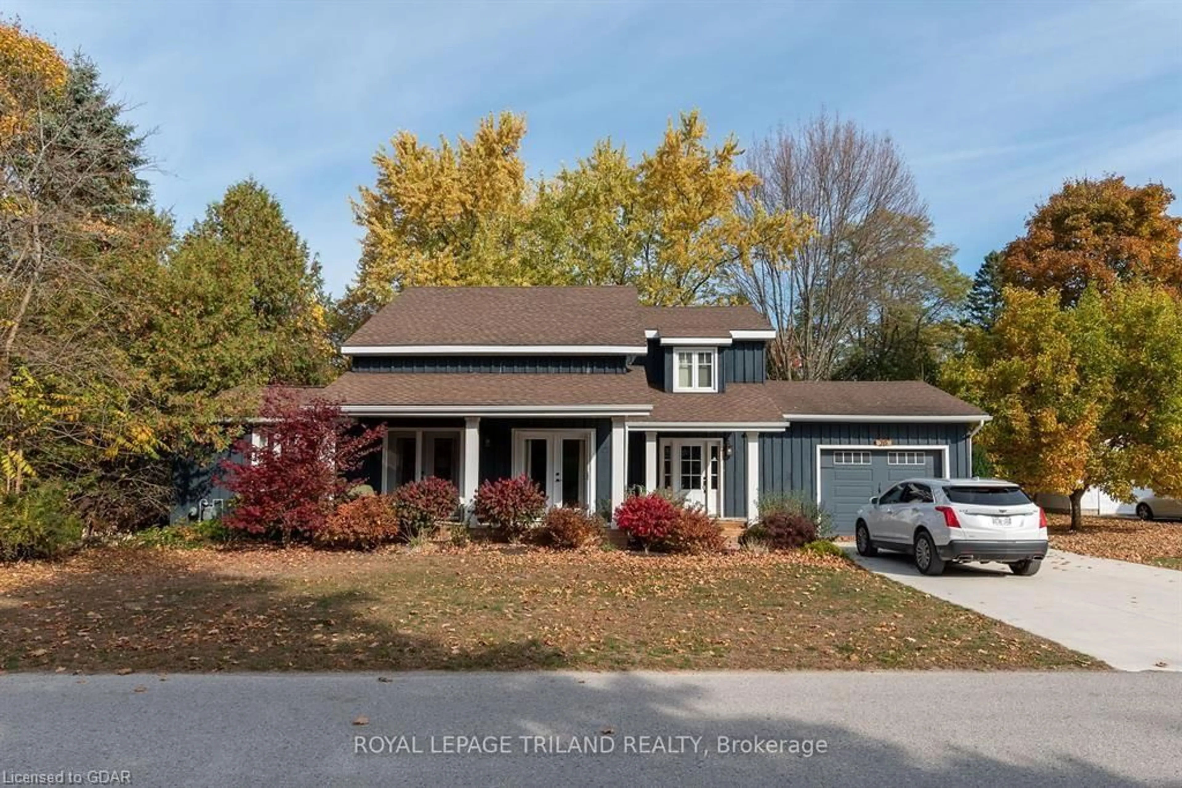 Frontside or backside of a home, the street view for 20 Keith Cres, Bayfield Ontario N0M 1G0