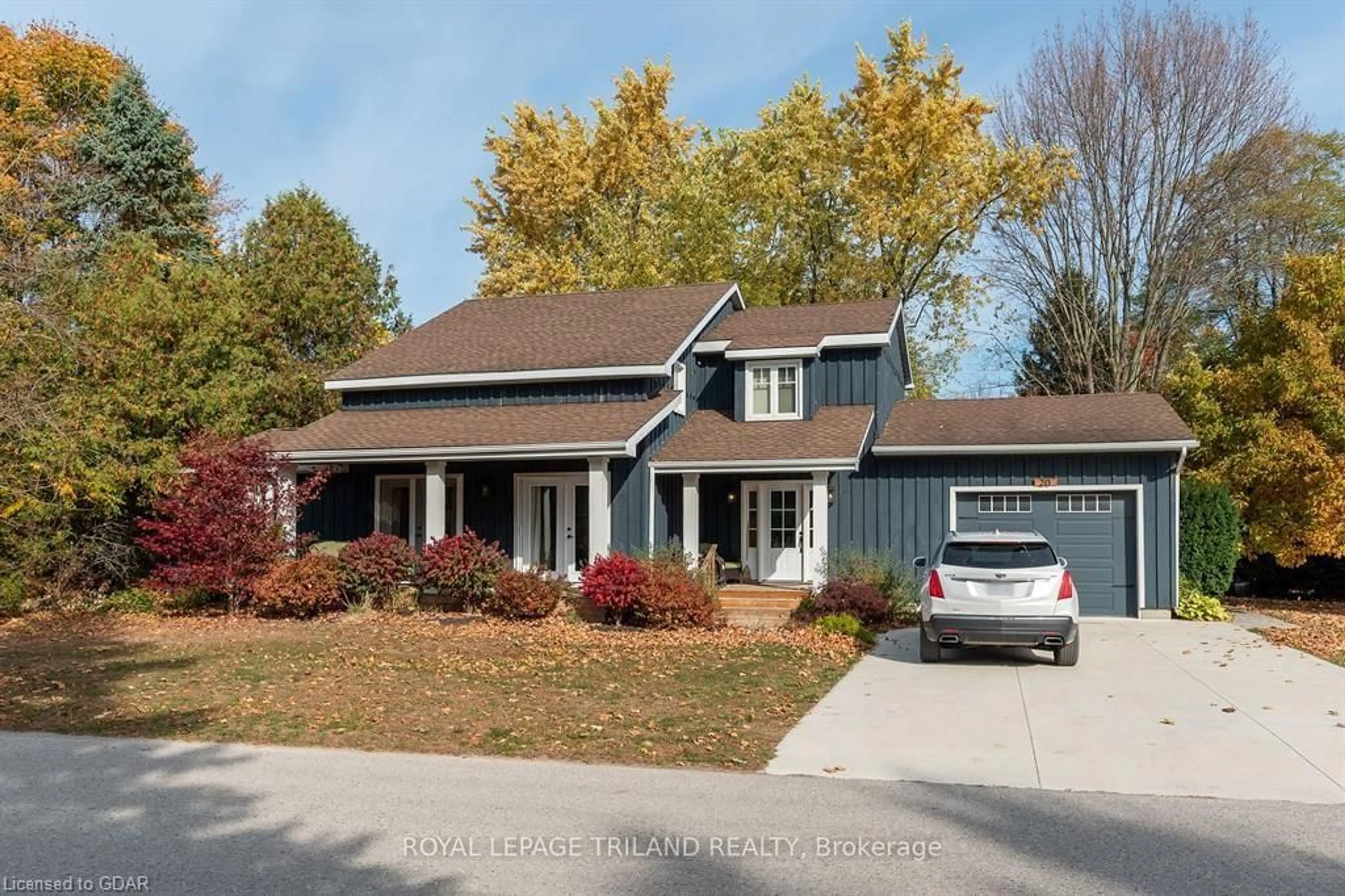 Frontside or backside of a home, the street view for 20 Keith Cres, Bayfield Ontario N0M 1G0