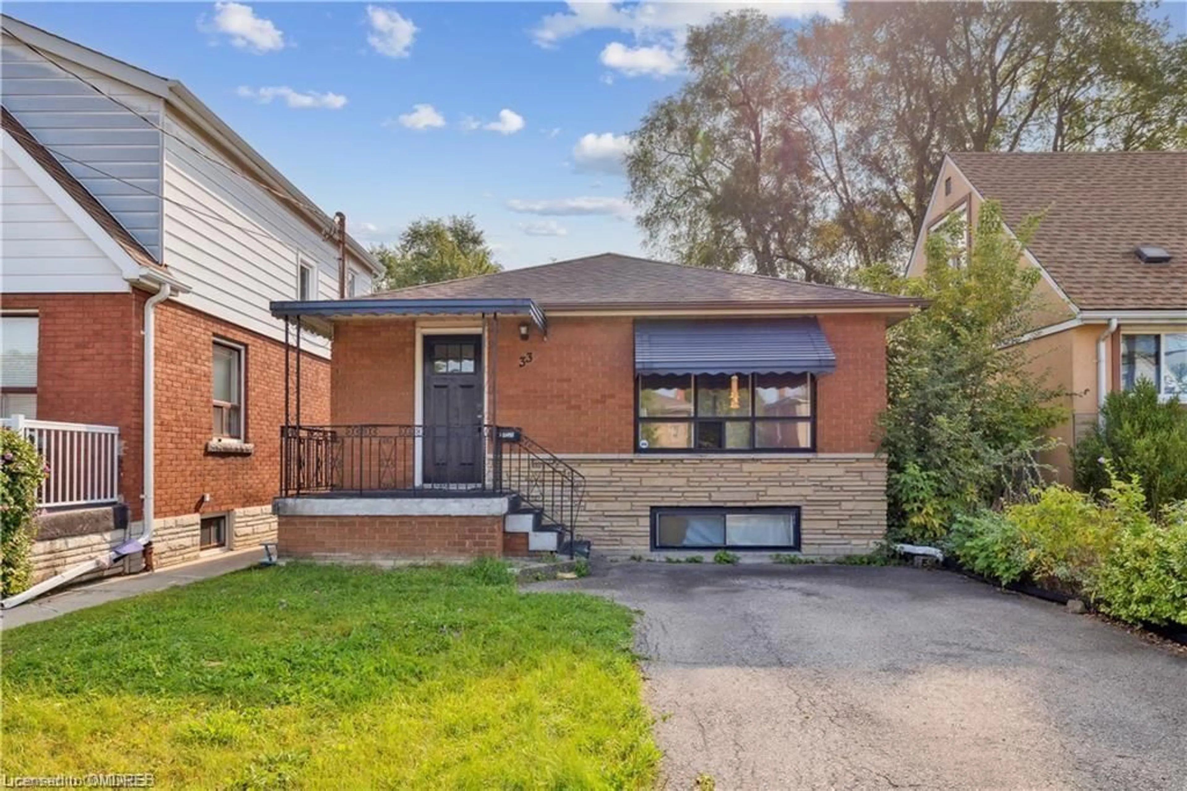 Home with brick exterior material for 33 Shadyside Ave, Hamilton Ontario L8V 3E2