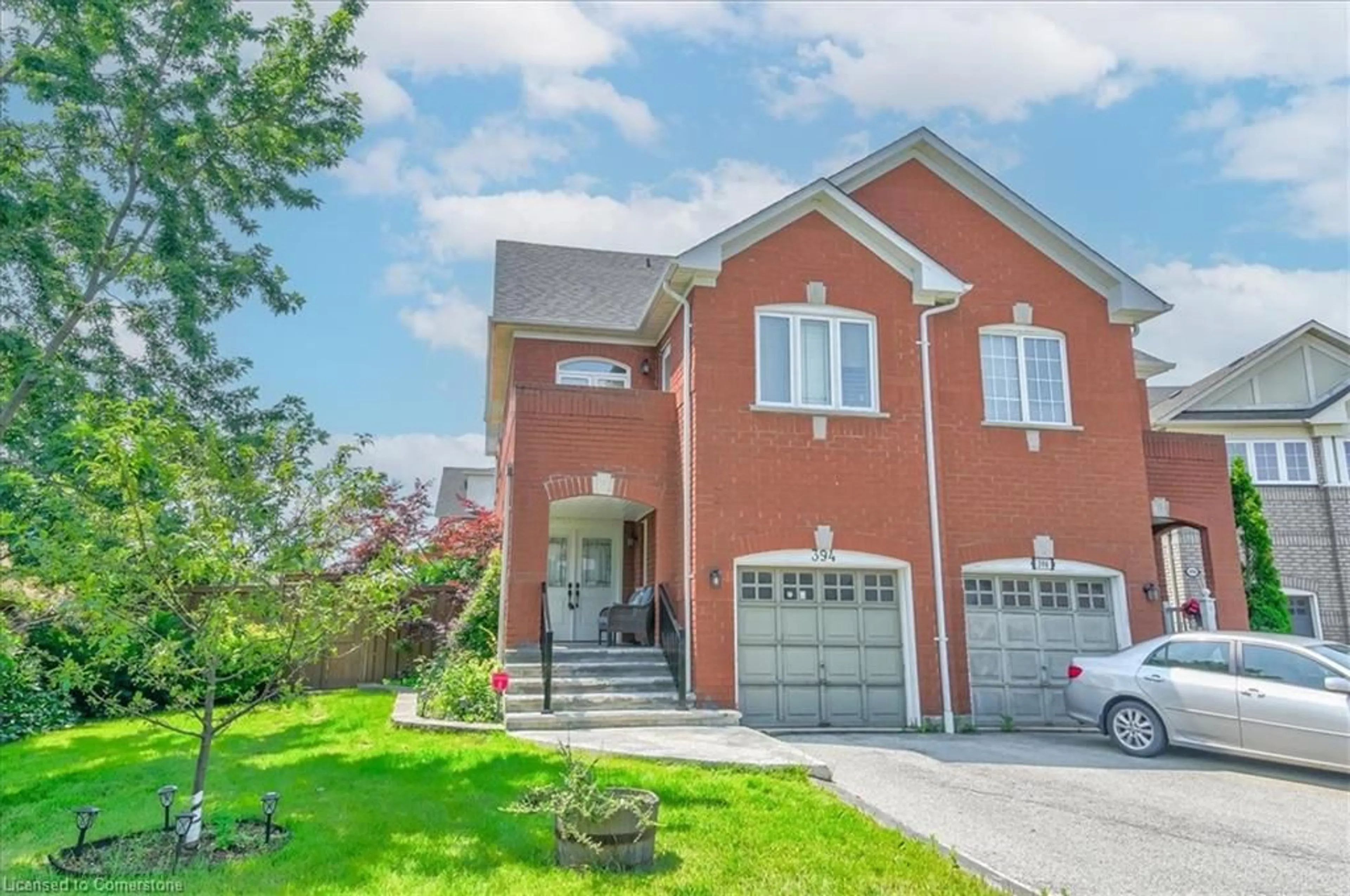 Home with brick exterior material for 394 Stonetree Crt, Mississauga Ontario L5B 4H3