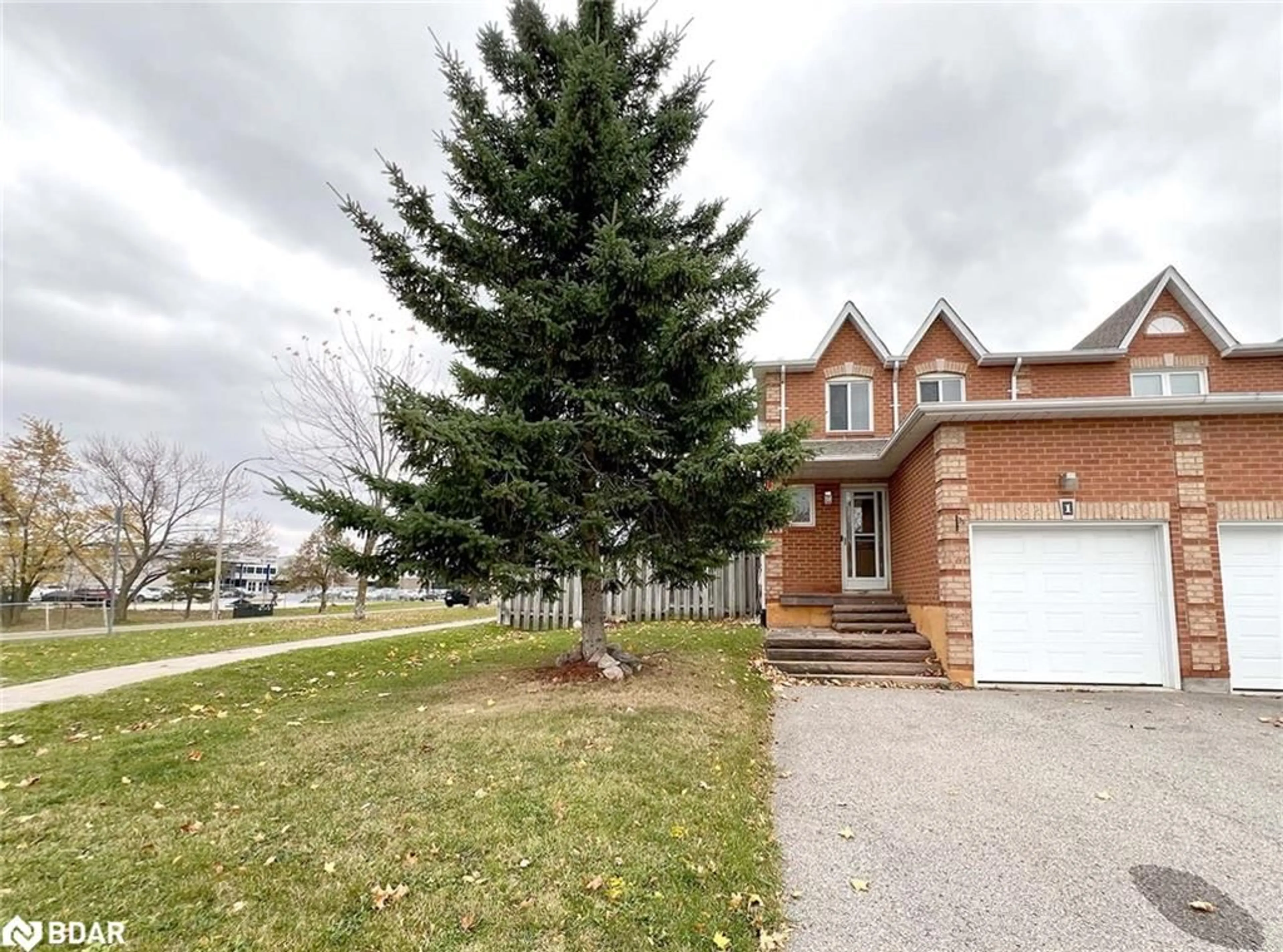 A pic from exterior of the house or condo, the street view for 1 Potter Cres, Tottenham Ontario L0G 1W0