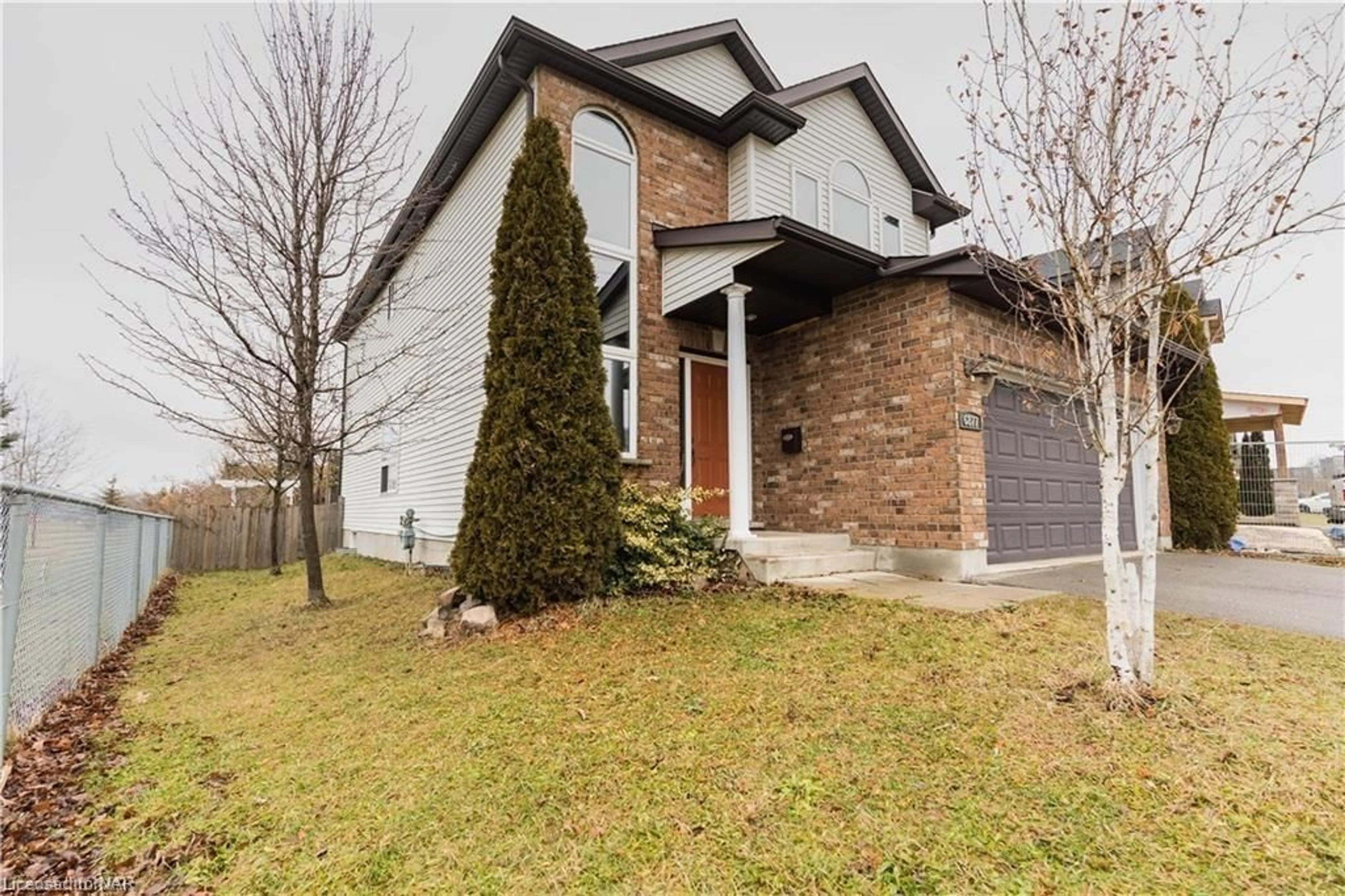 Frontside or backside of a home, cottage for 6877 Ailanthus Ave, Niagara Falls Ontario L2G 4C6