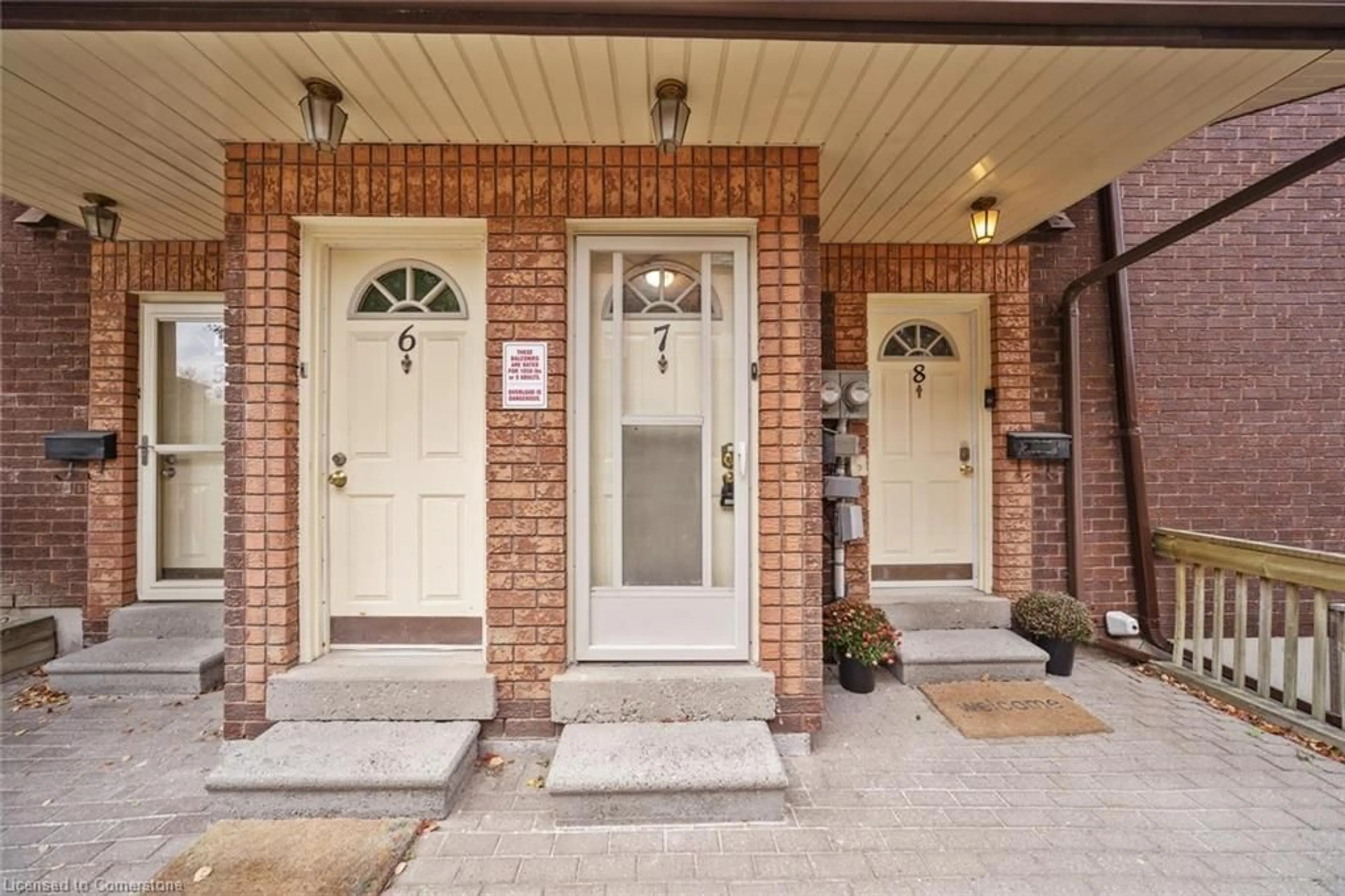 Indoor entryway, wood floors for 21 Meadow Lane #7, Barrie Ontario L4N 7K3