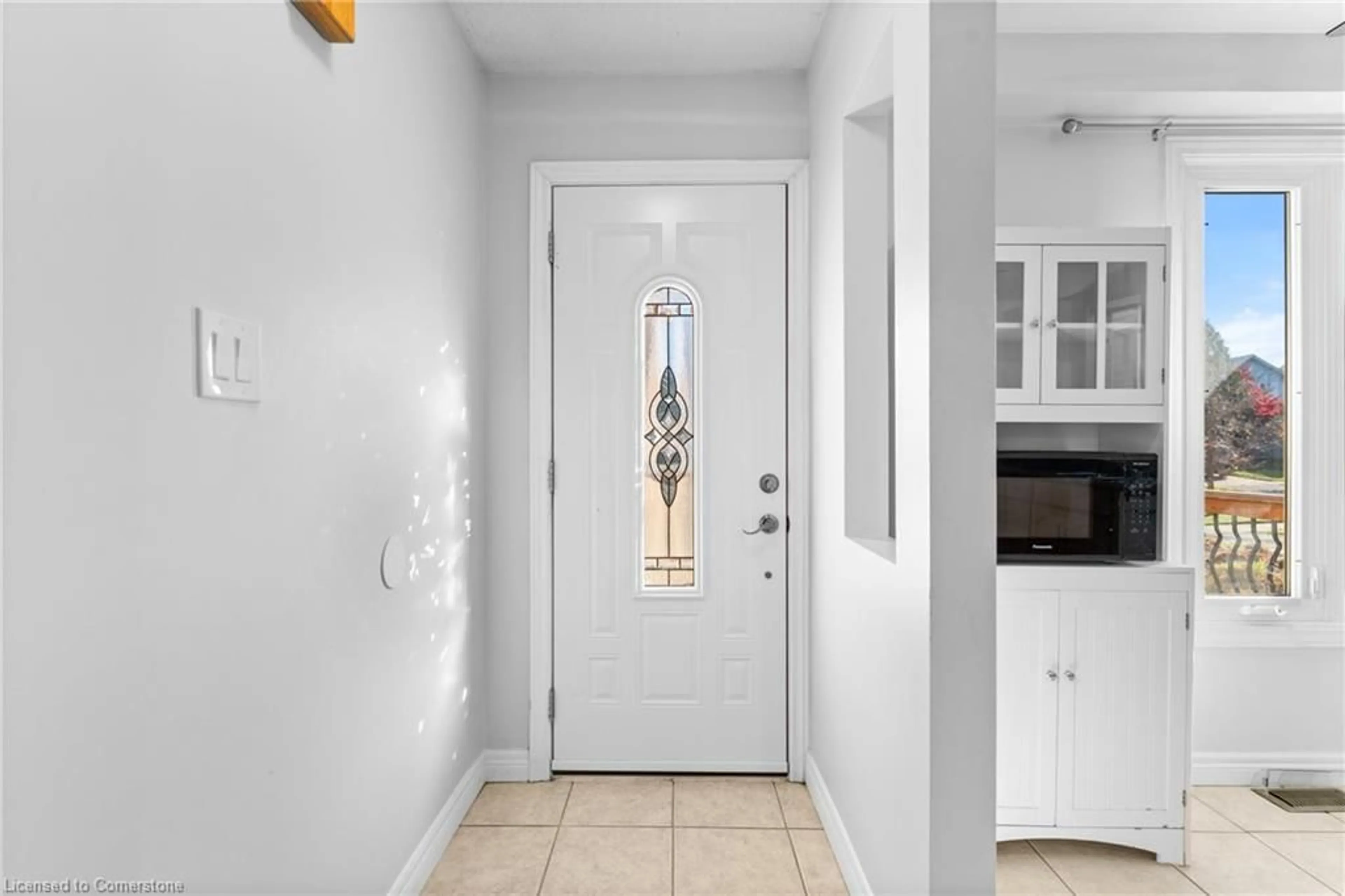 Indoor entryway, wood floors for 553 Drummerhill Rd, Waterloo Ontario N2T 1G3