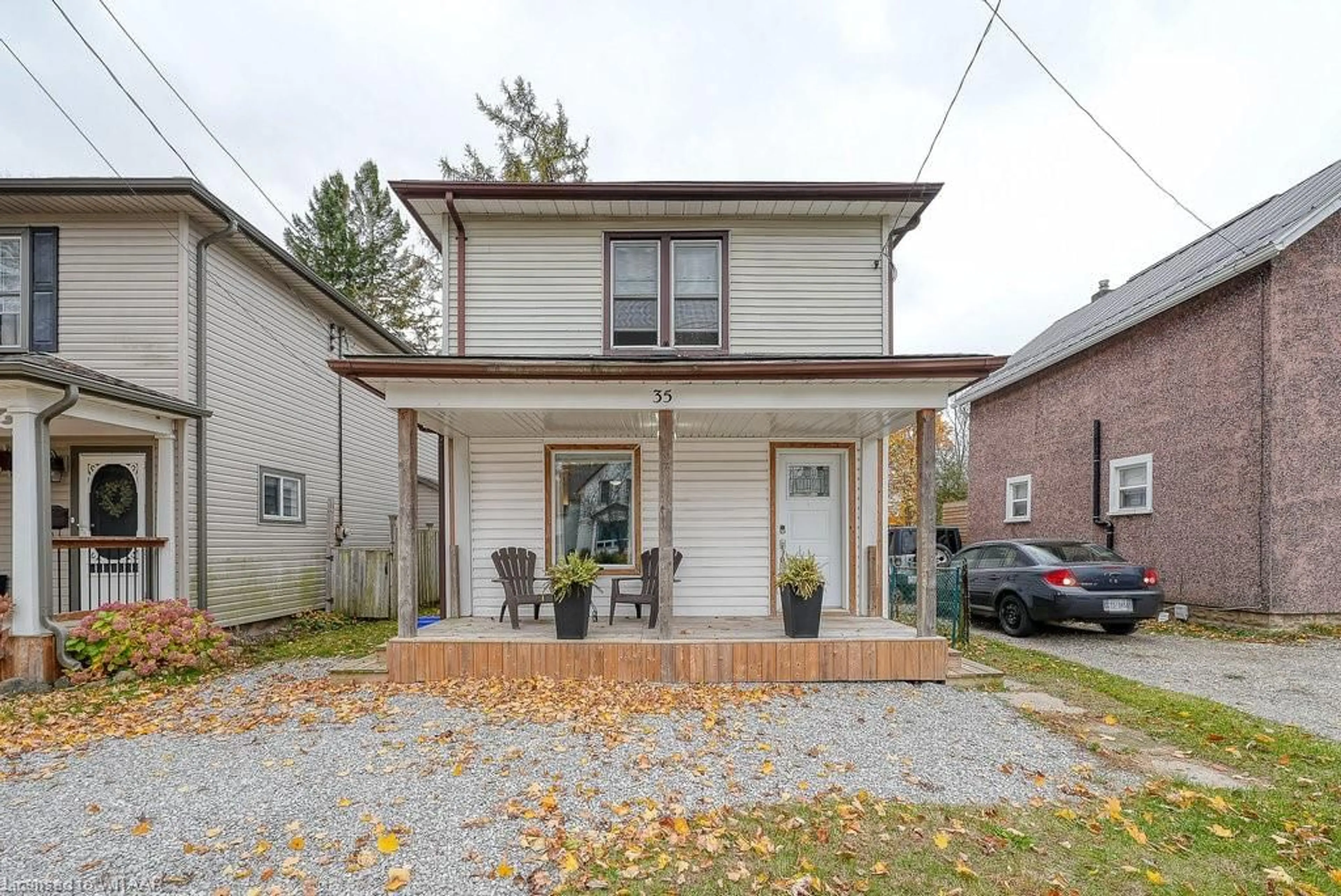 Frontside or backside of a home, cottage for 35 Pearl St, Tillsonburg Ontario N4G 1L2