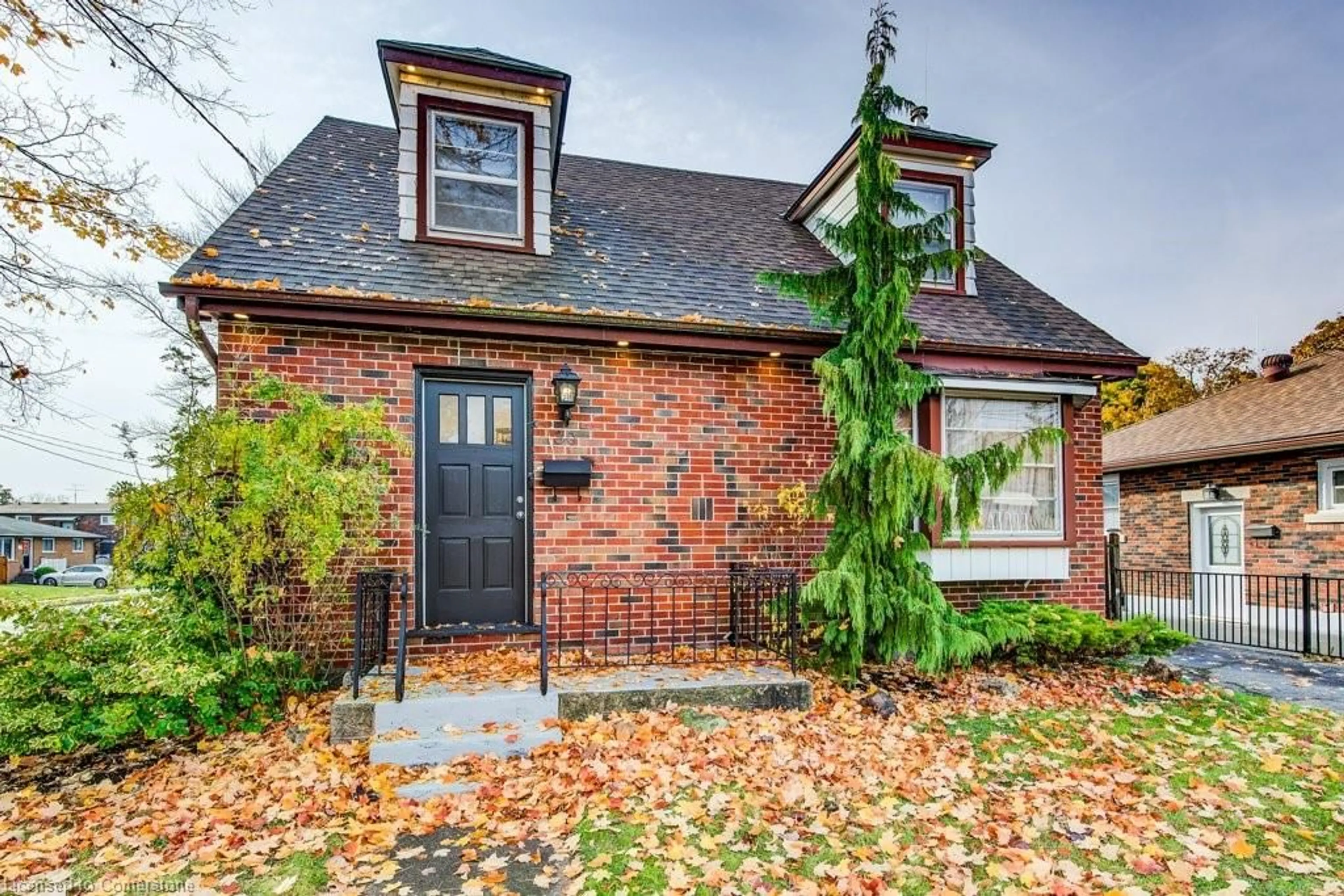 Home with brick exterior material for 30 Elgin St, Cambridge Ontario N1R 5G9