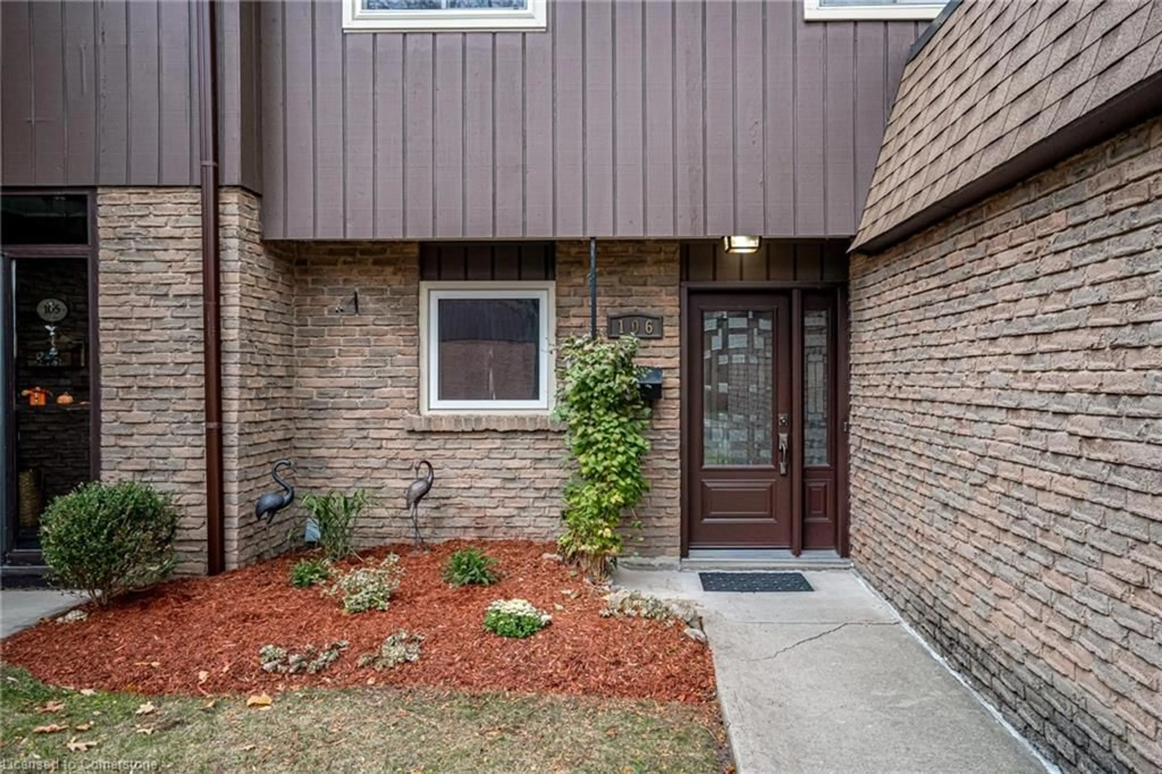 Home with brick exterior material for 2301 Cavendish Dr #106, Burlington Ontario L7P 3M3