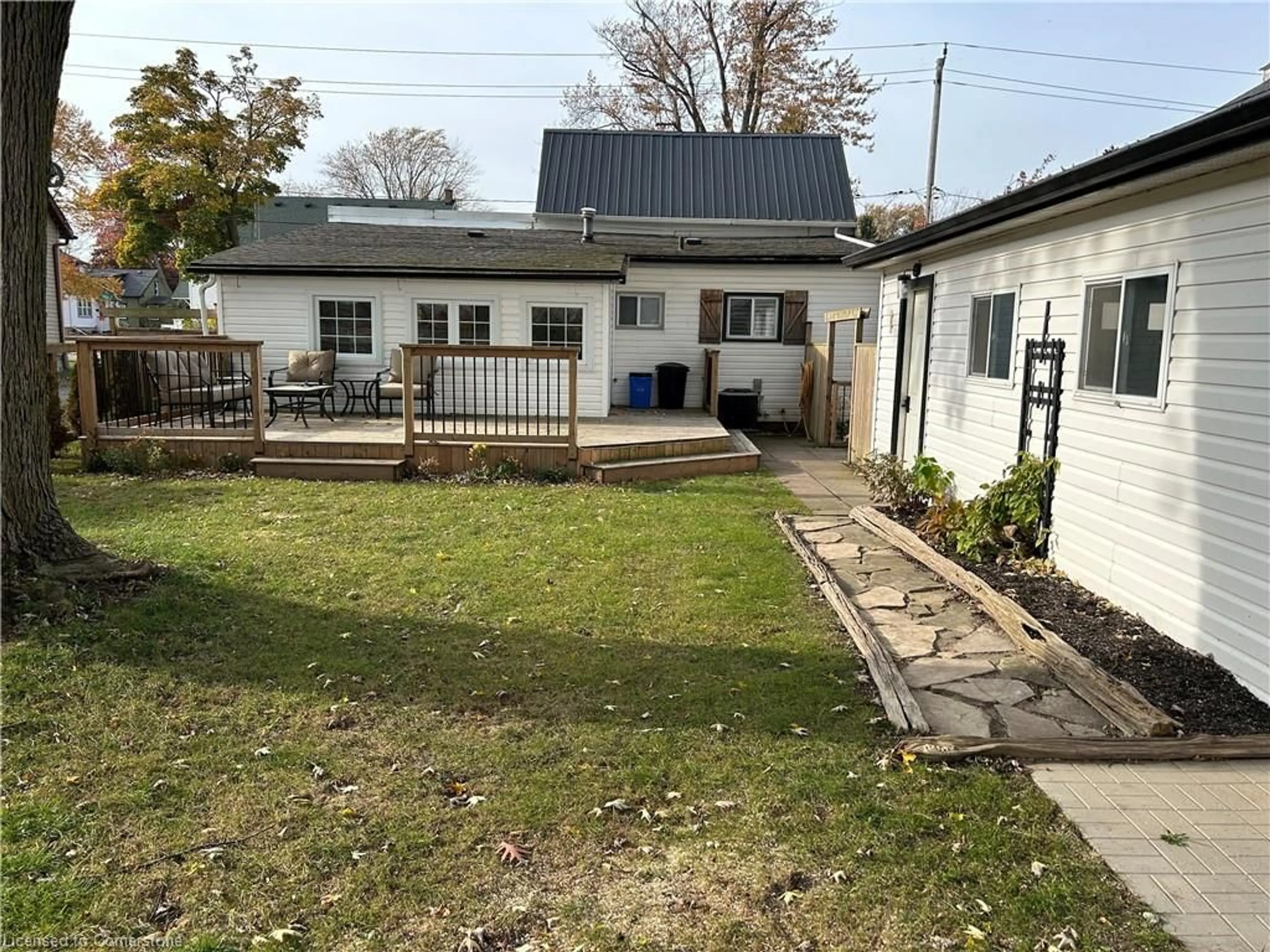 Frontside or backside of a home, cottage for 707 Tamarac St, Dunnville Ontario N1A 2E3