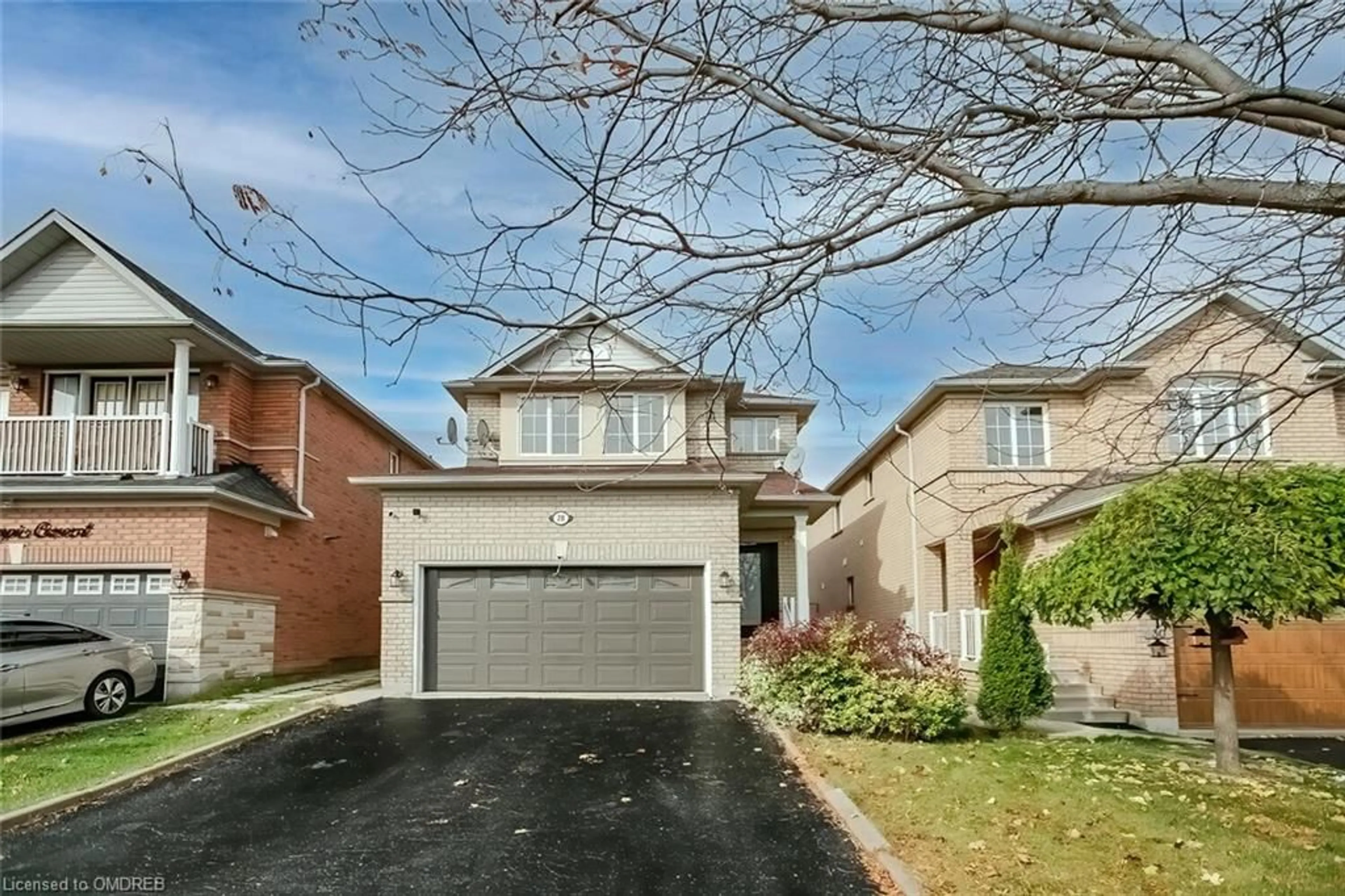 Frontside or backside of a home, cottage for 28 Olympia Cres, Brampton Ontario L6X 4W1