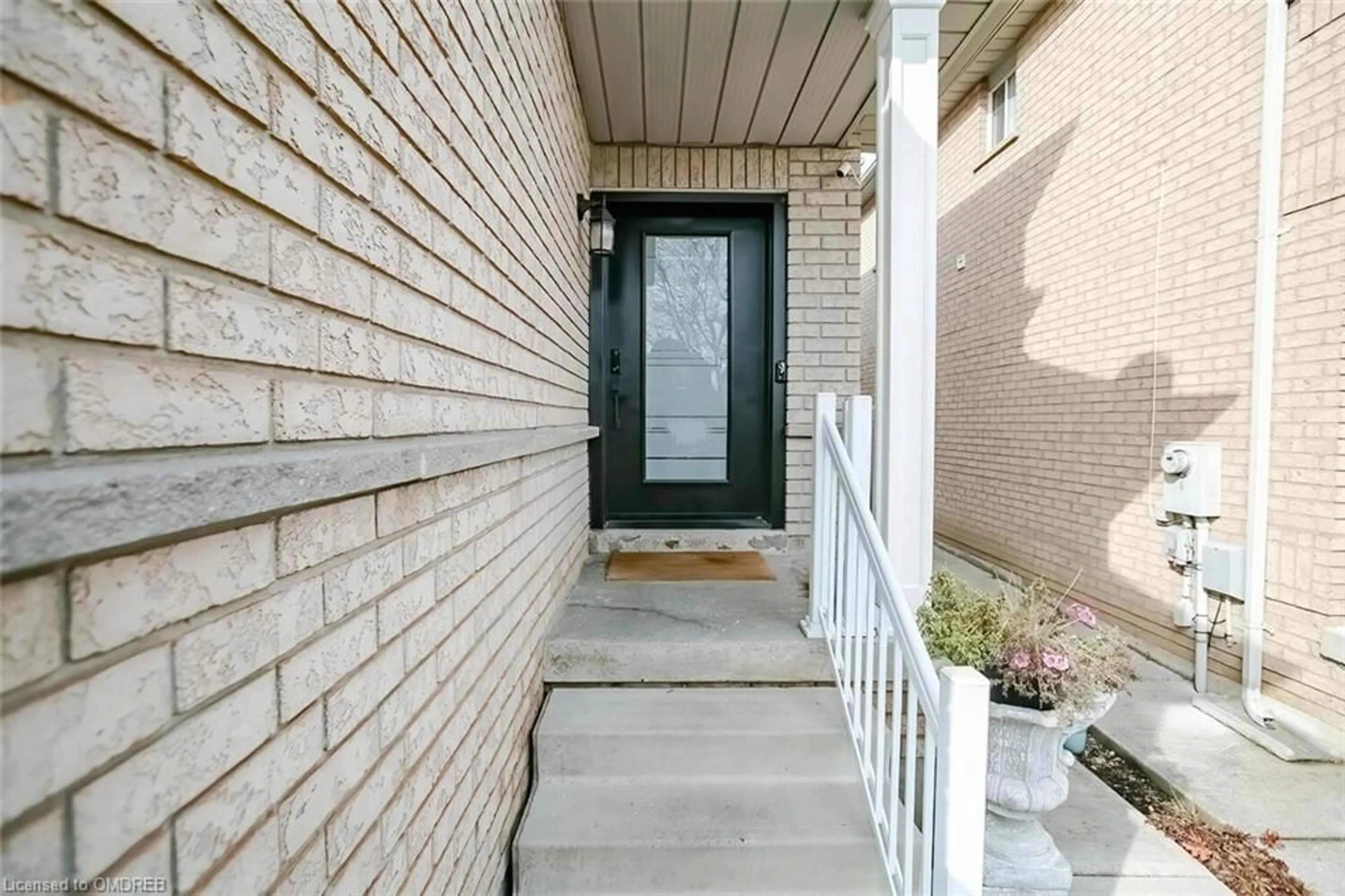 Indoor entryway, wood floors for 28 Olympia Cres, Brampton Ontario L6X 4W1