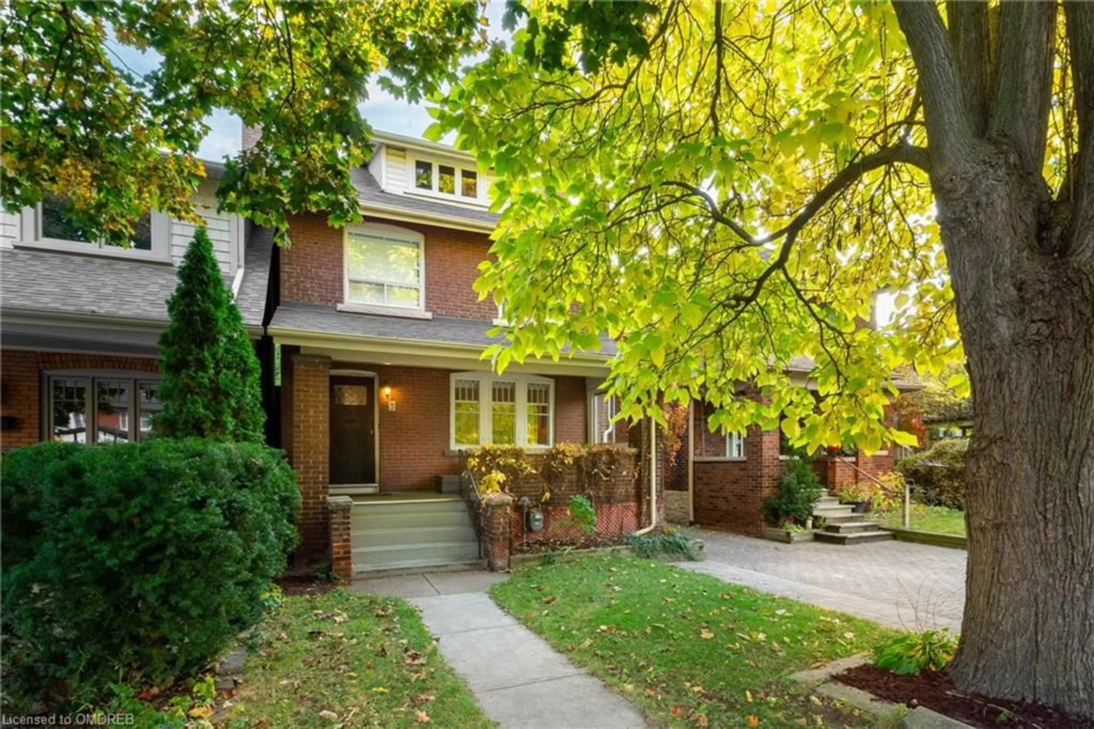 Home with brick exterior material for 3 Thornhill Ave, Toronto Ontario M6S 4C3