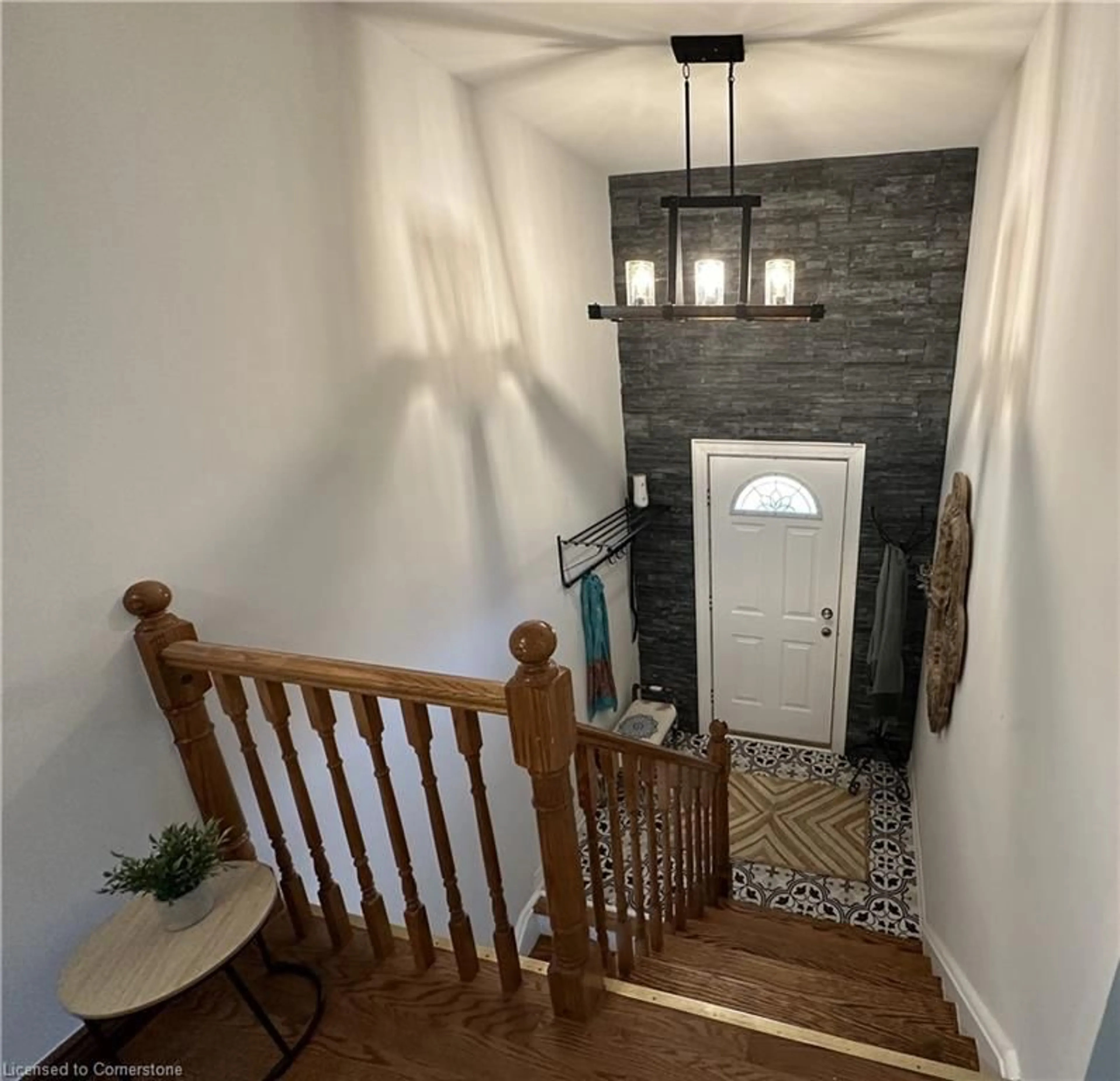 Indoor entryway, wood floors for 2607 Norman Rd, Flamborough Ontario N0B 1L0