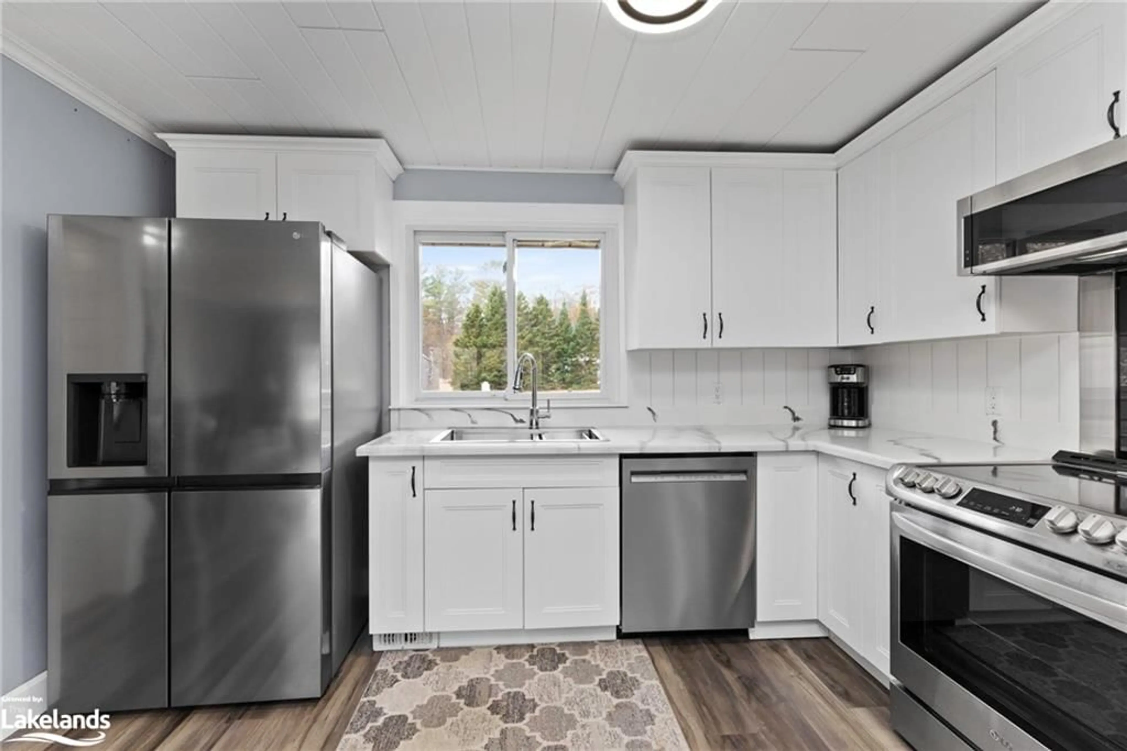 Standard kitchen, wood floors, cottage for 18 Sandy Plains Rd, Seguin Ontario P2A 2W8