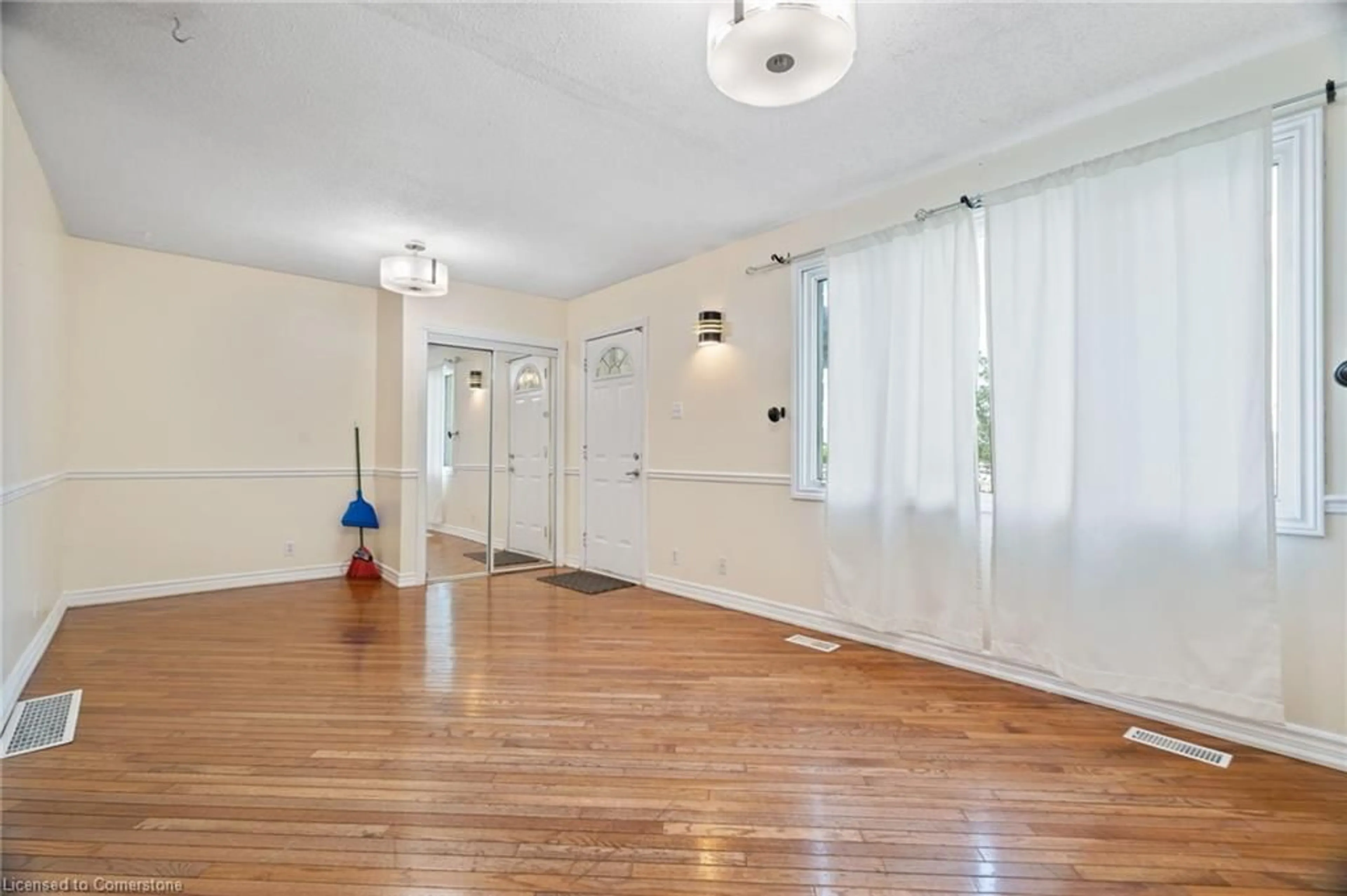 Indoor foyer, wood floors for 569 Howard St, Oshawa Ontario L1H 4Y9