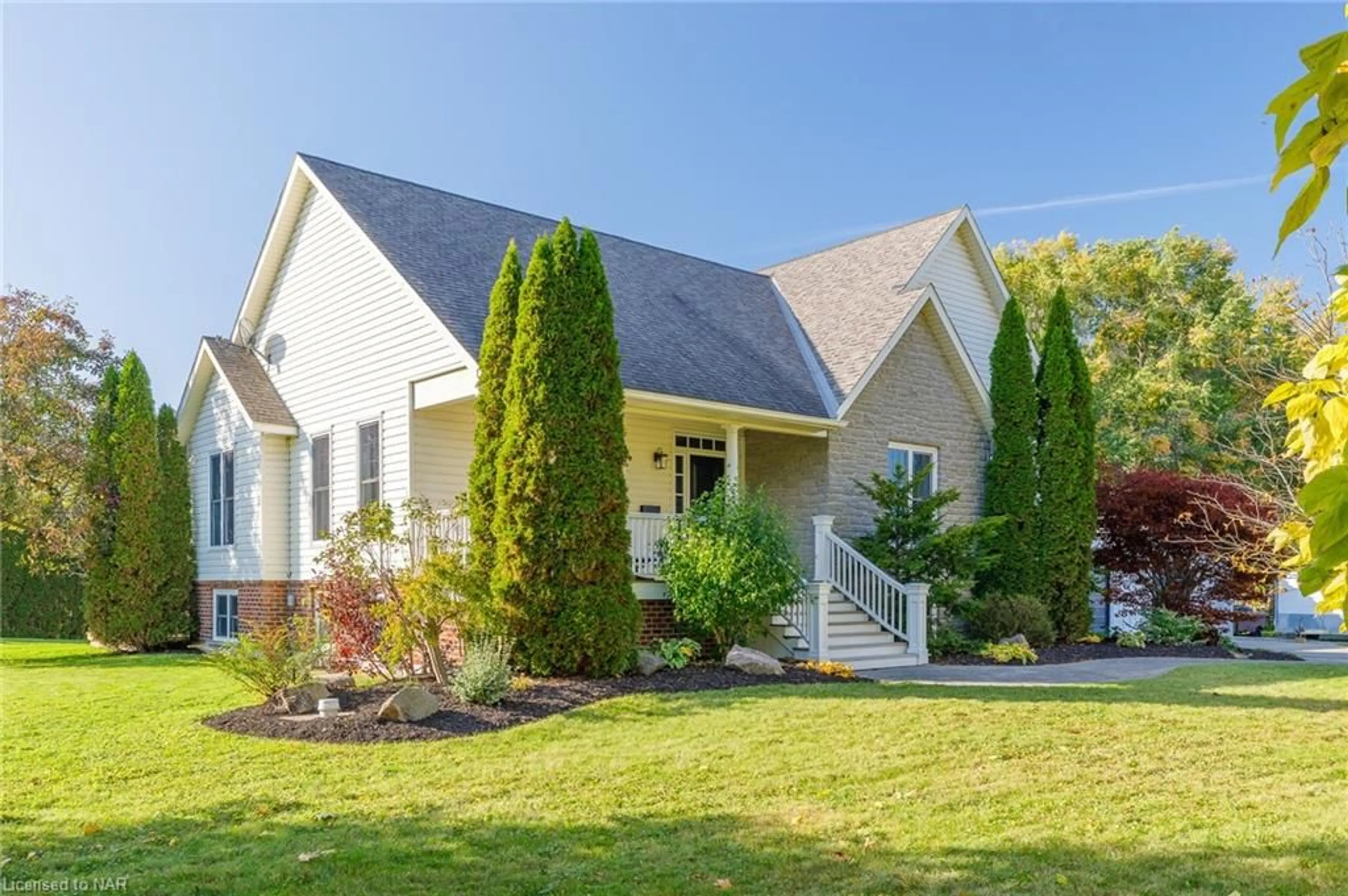 Frontside or backside of a home, cottage for 1741 Third St, St. Catharines Ontario L2R 6P9