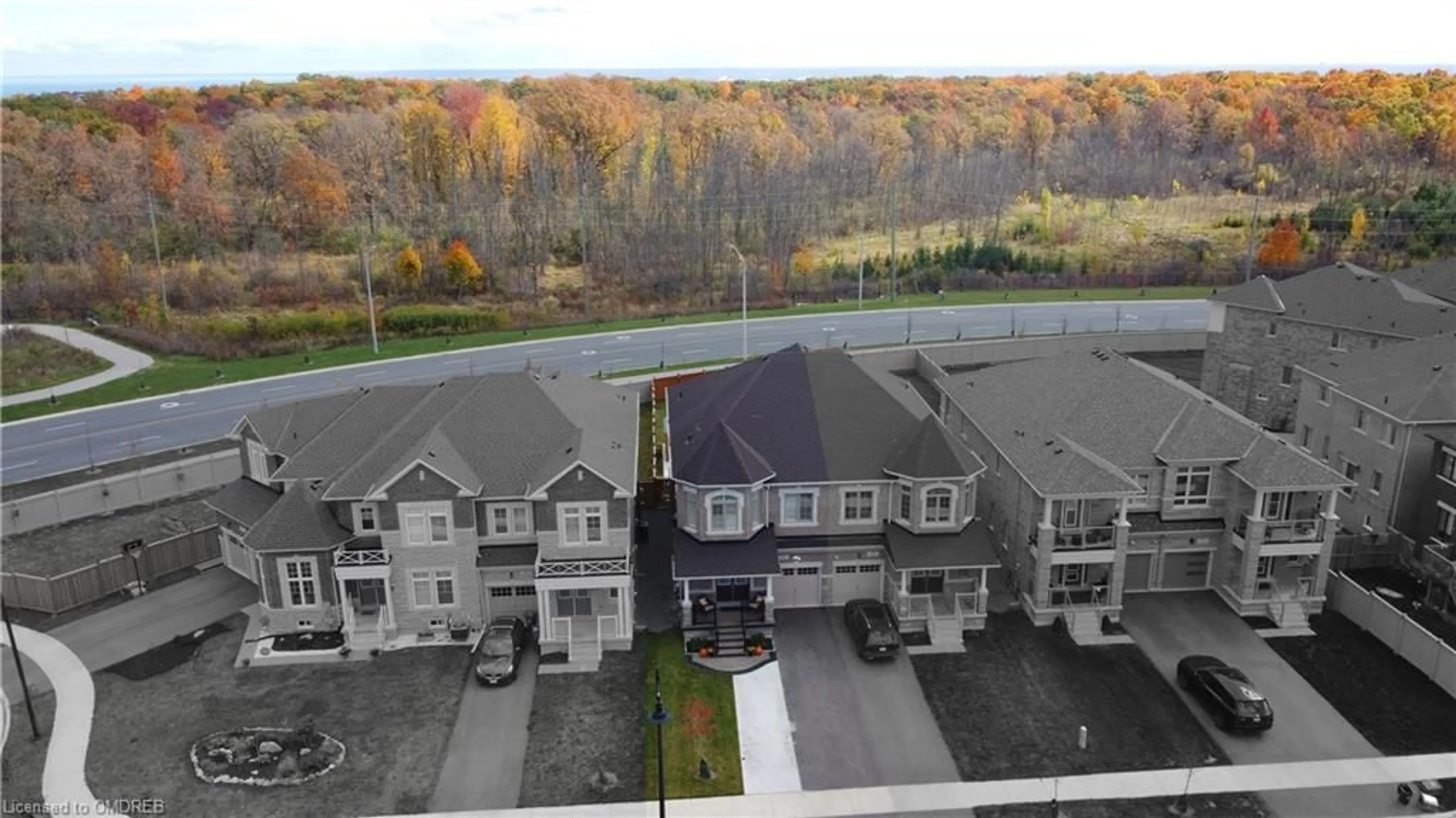 A pic from exterior of the house or condo, the street view for 22 Mountain Heights Place, Waterdown Ontario L8B 1X7