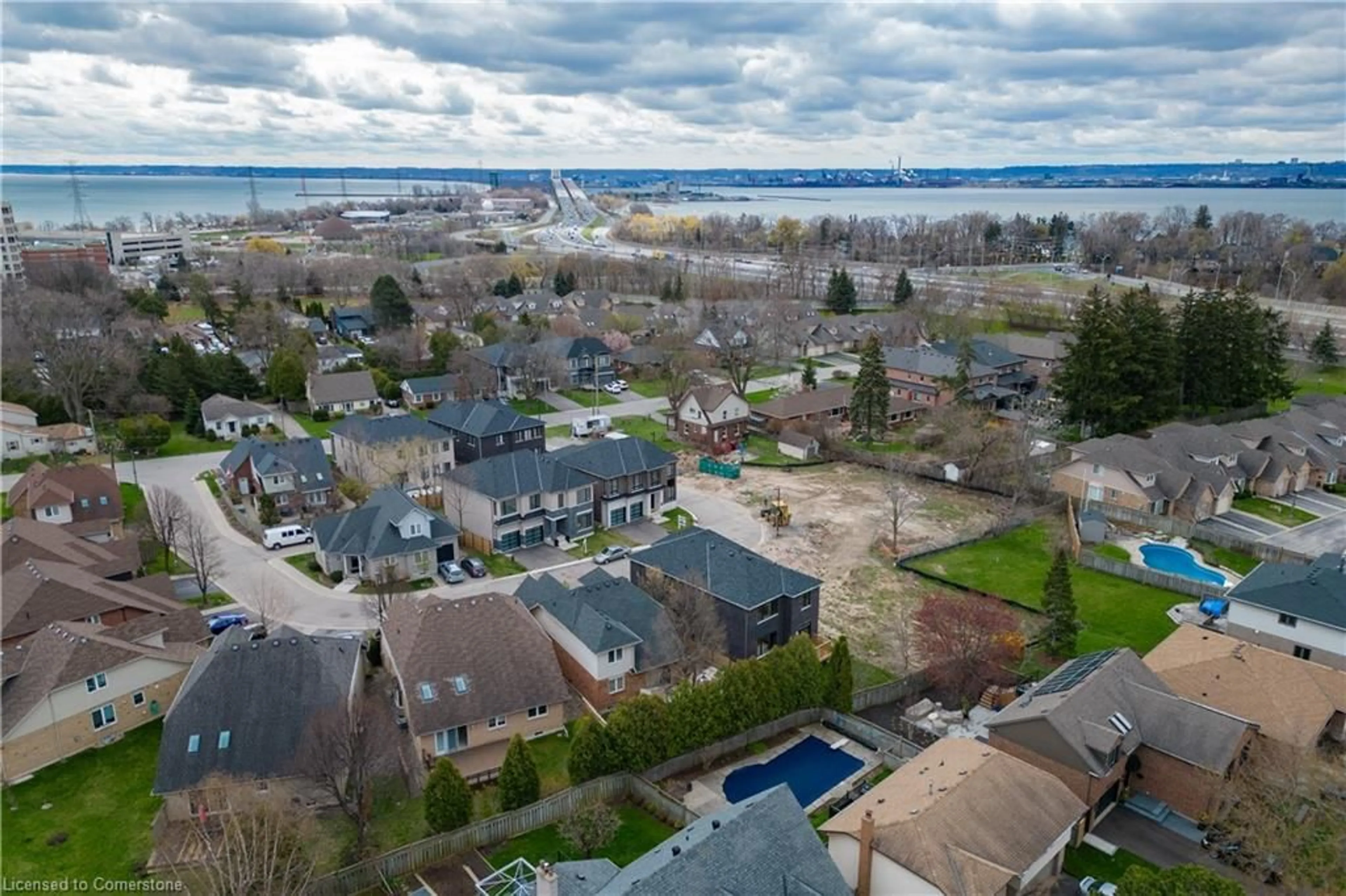 Frontside or backside of a home, the street view for 510 Markay Common, Burlington Ontario L7S 0A6