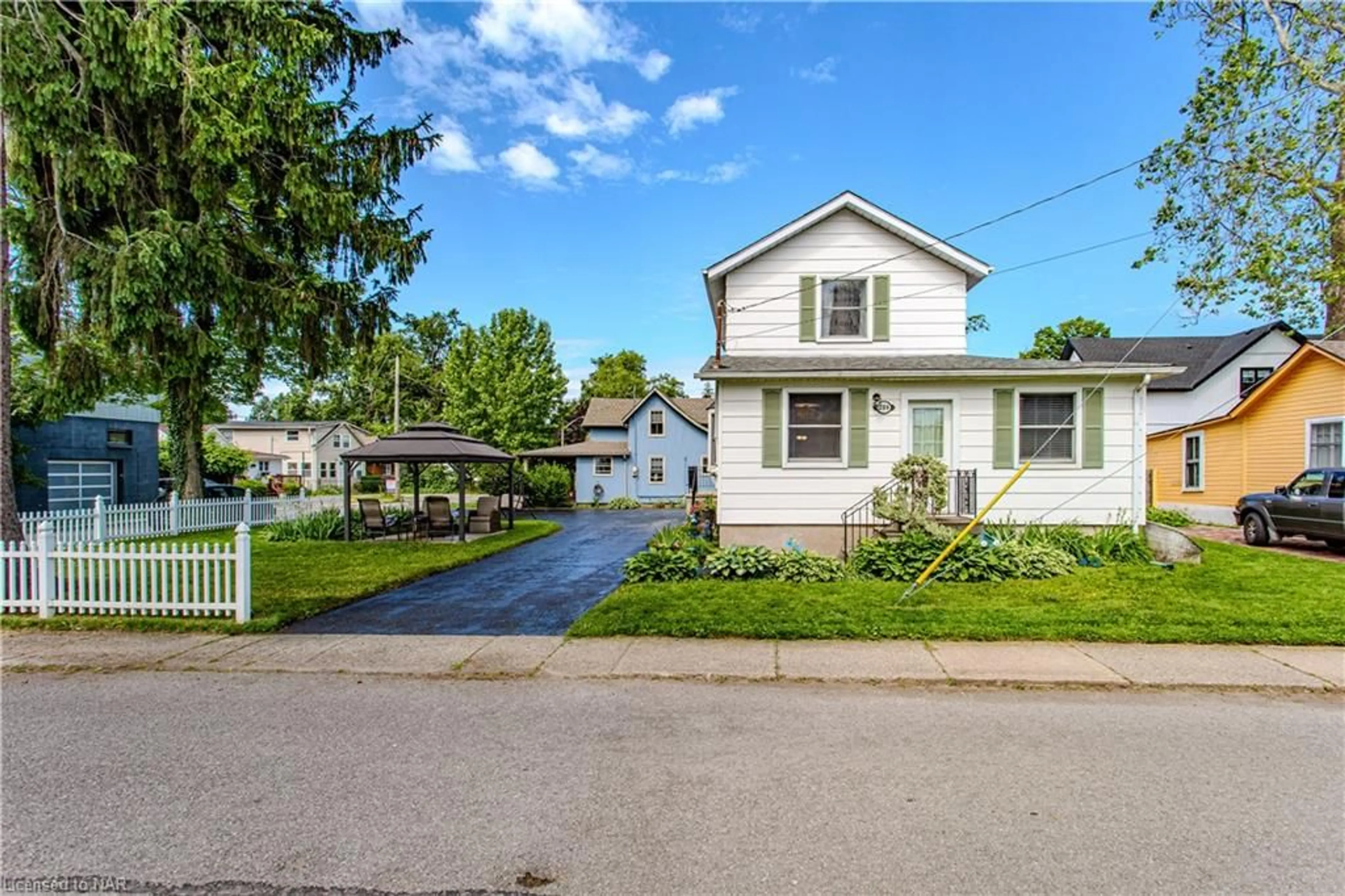 Frontside or backside of a home, the street view for 289 Derby Rd, Crystal Beach Ontario L0S 1B0