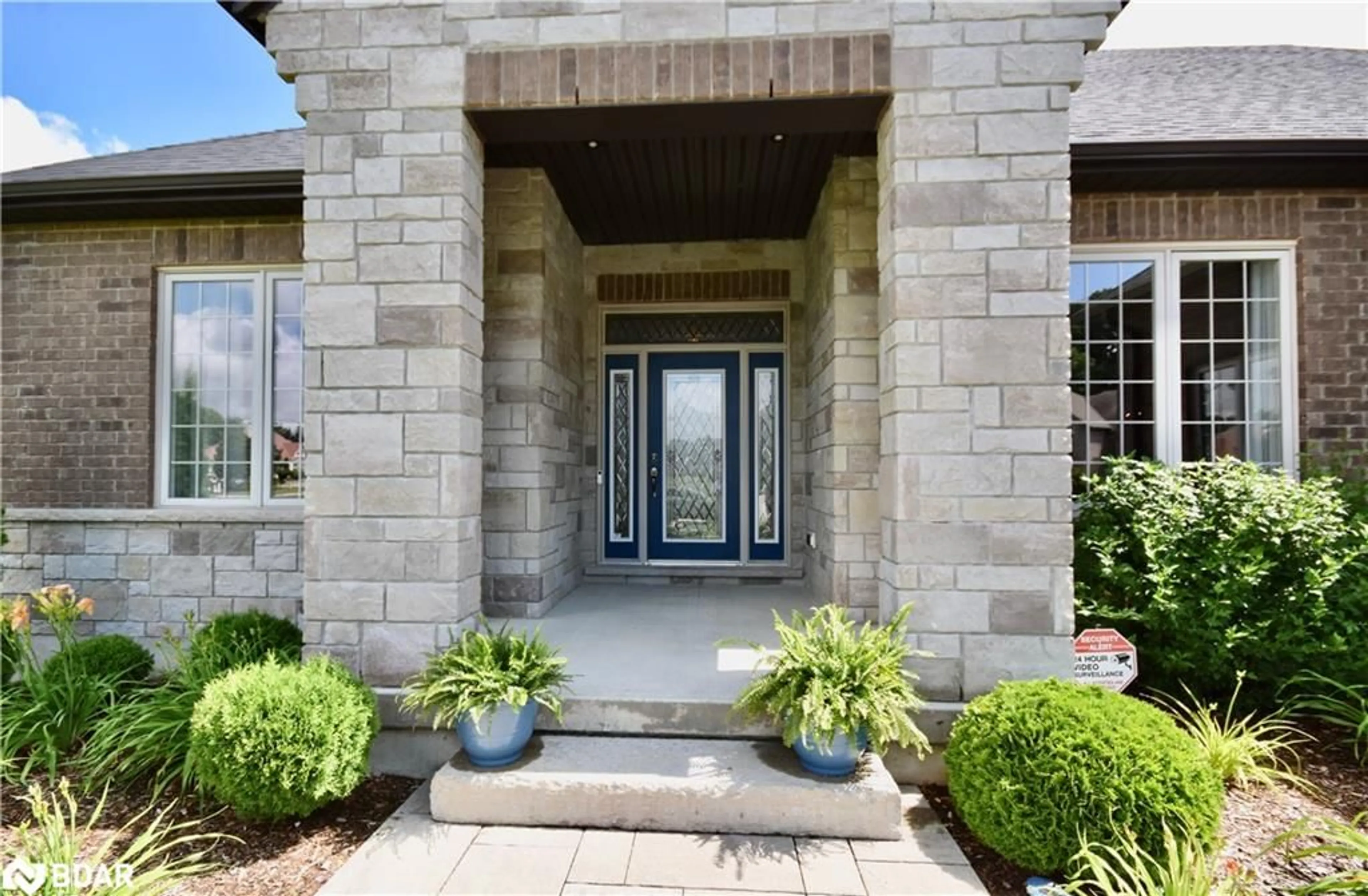 Indoor entryway, cement floor for 5 Kanata Court Crt, Barrie Ontario L9X 0V4