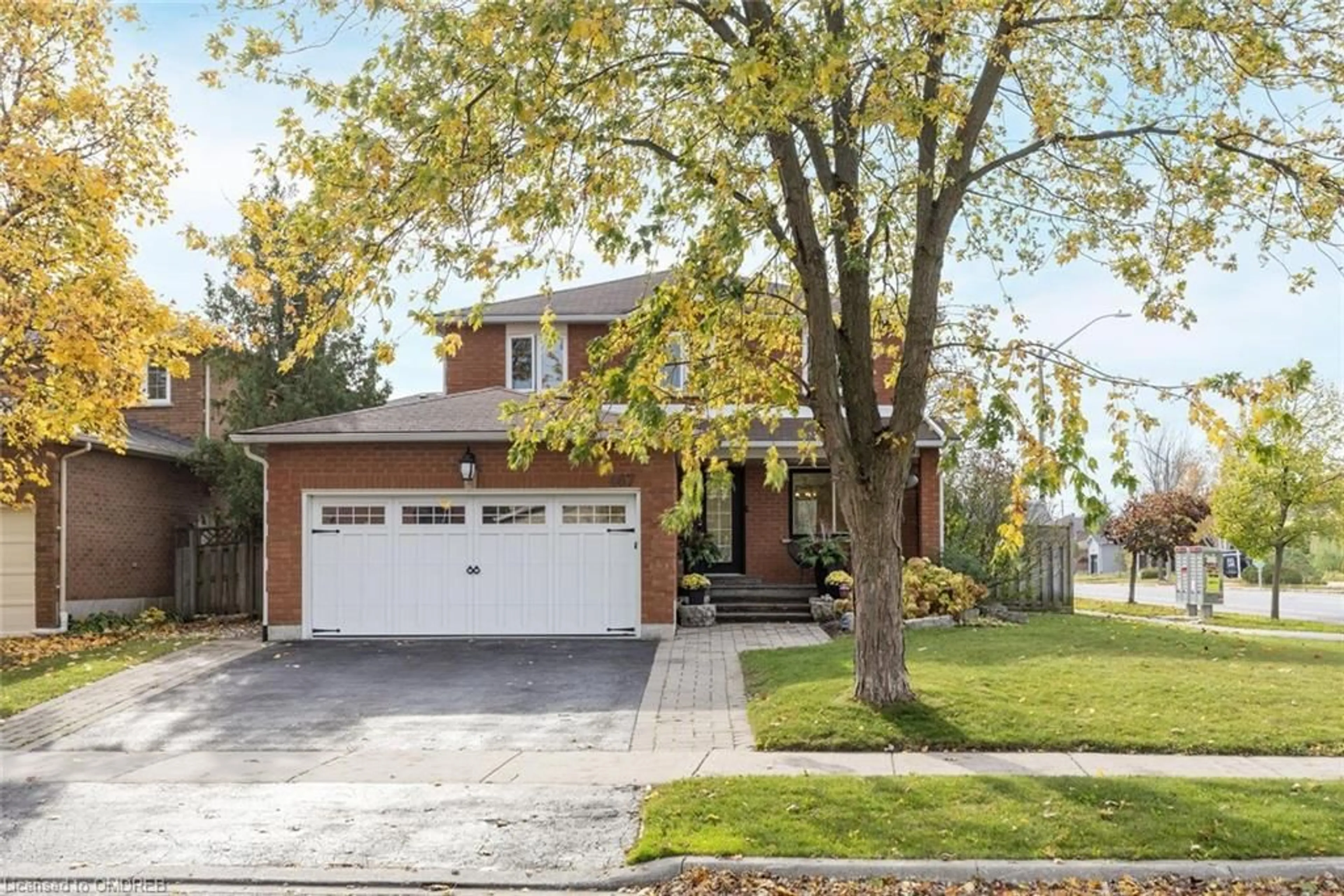 Home with brick exterior material for 467 Hedgerow Lane, Oakville Ontario L6H 4V8