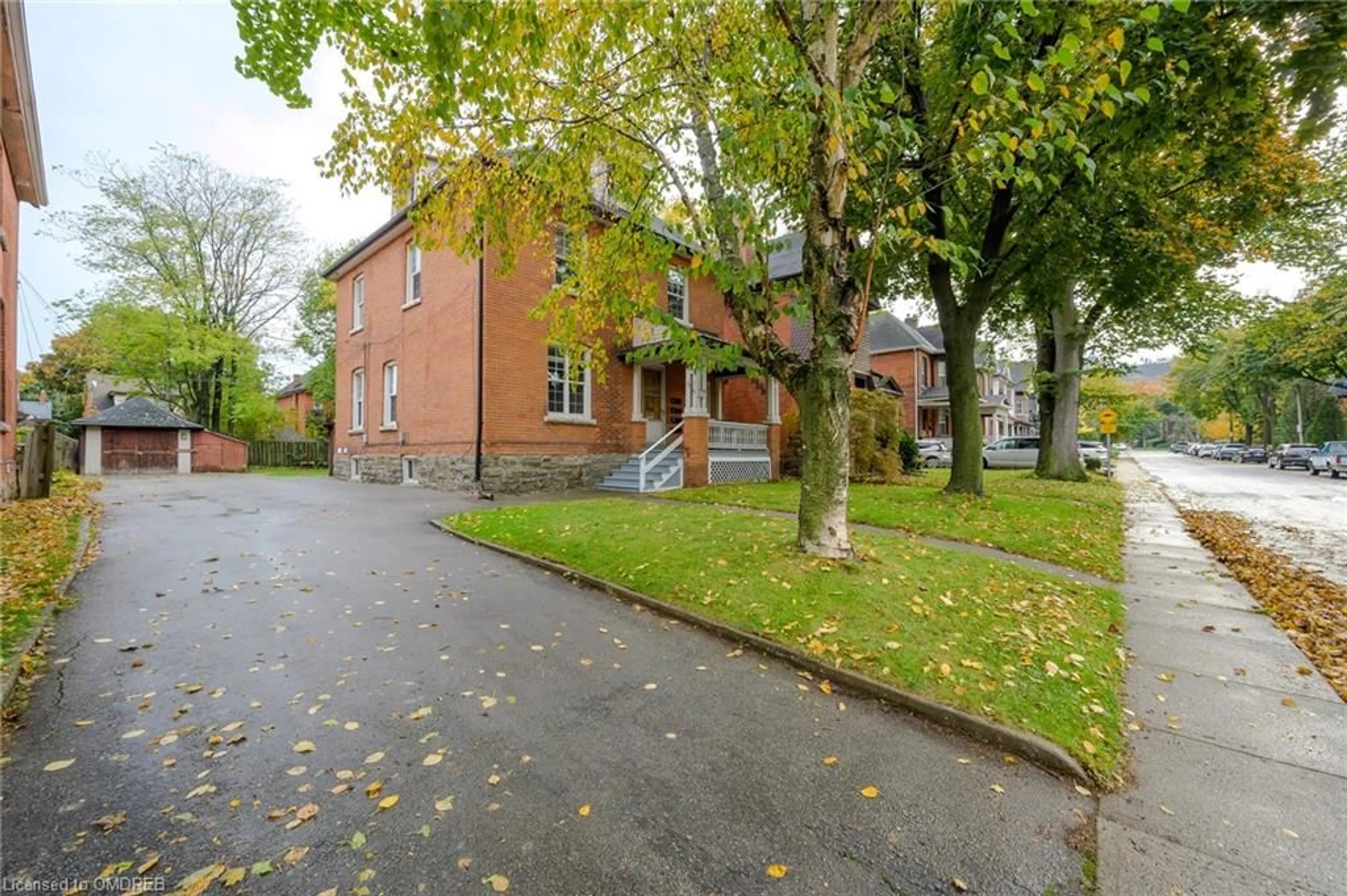 A pic from exterior of the house or condo, the street view for 117 Fairleigh Ave, Hamilton Ontario L8M 2K4