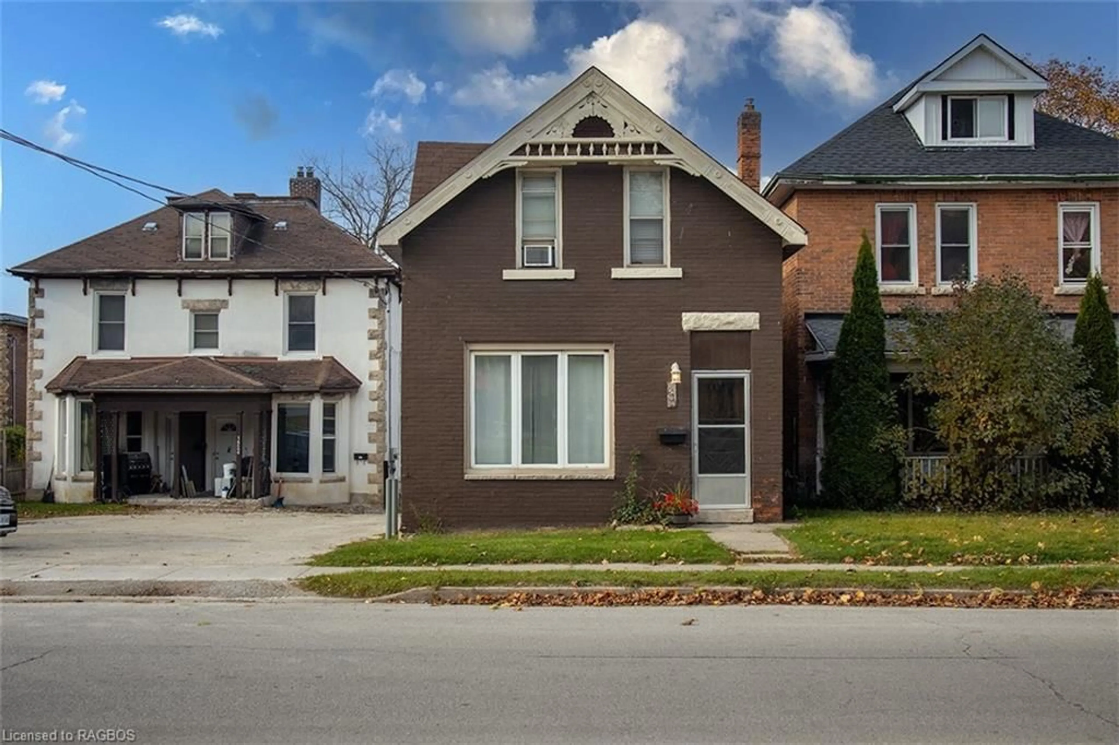 Frontside or backside of a home, the street view for 1522, 1524, 152 3rd Ave, Owen Sound Ontario N4K 2L9