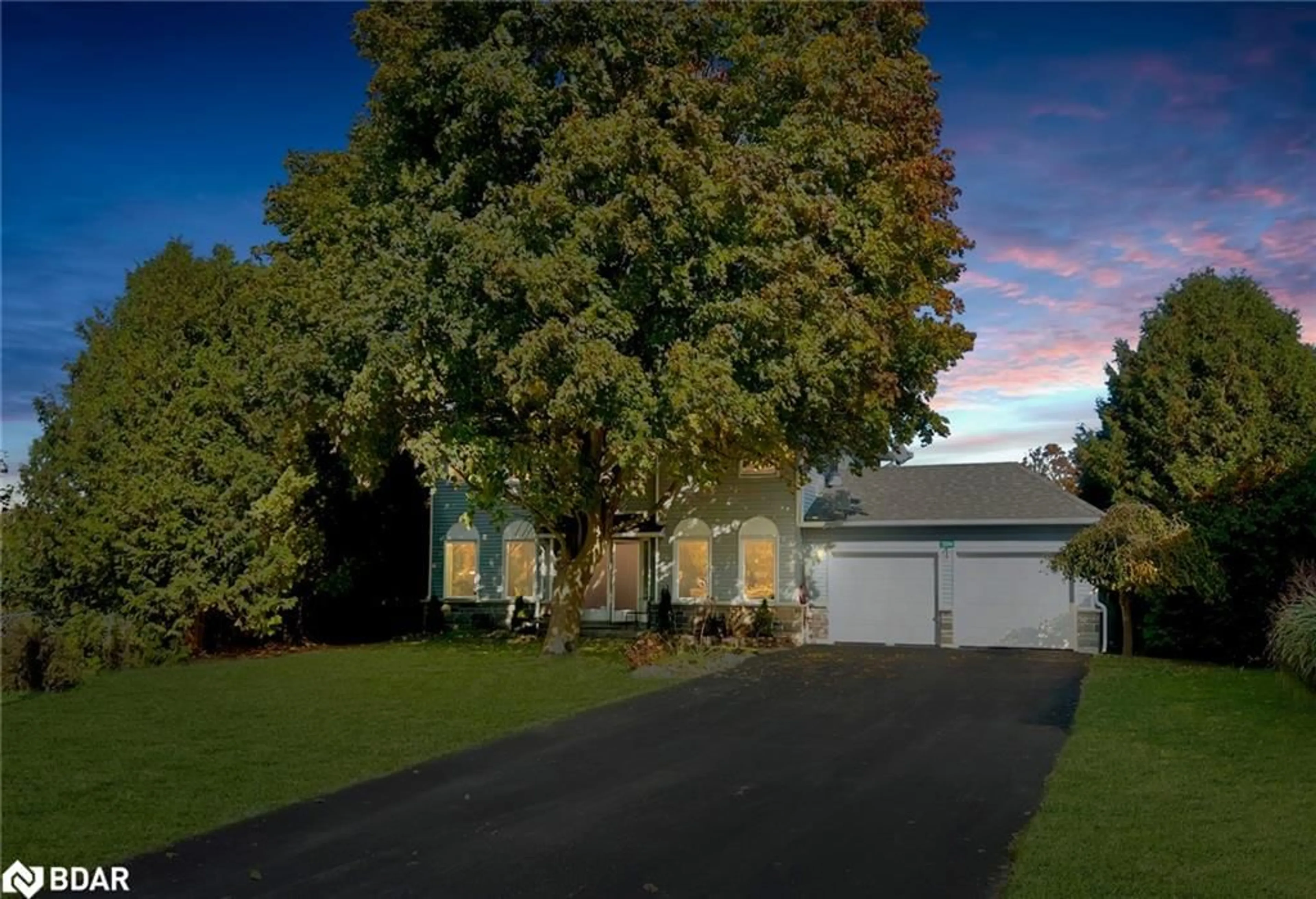 Frontside or backside of a home, the street view for 2094 Fennell Dr, Innisfil Ontario L0L 1R0