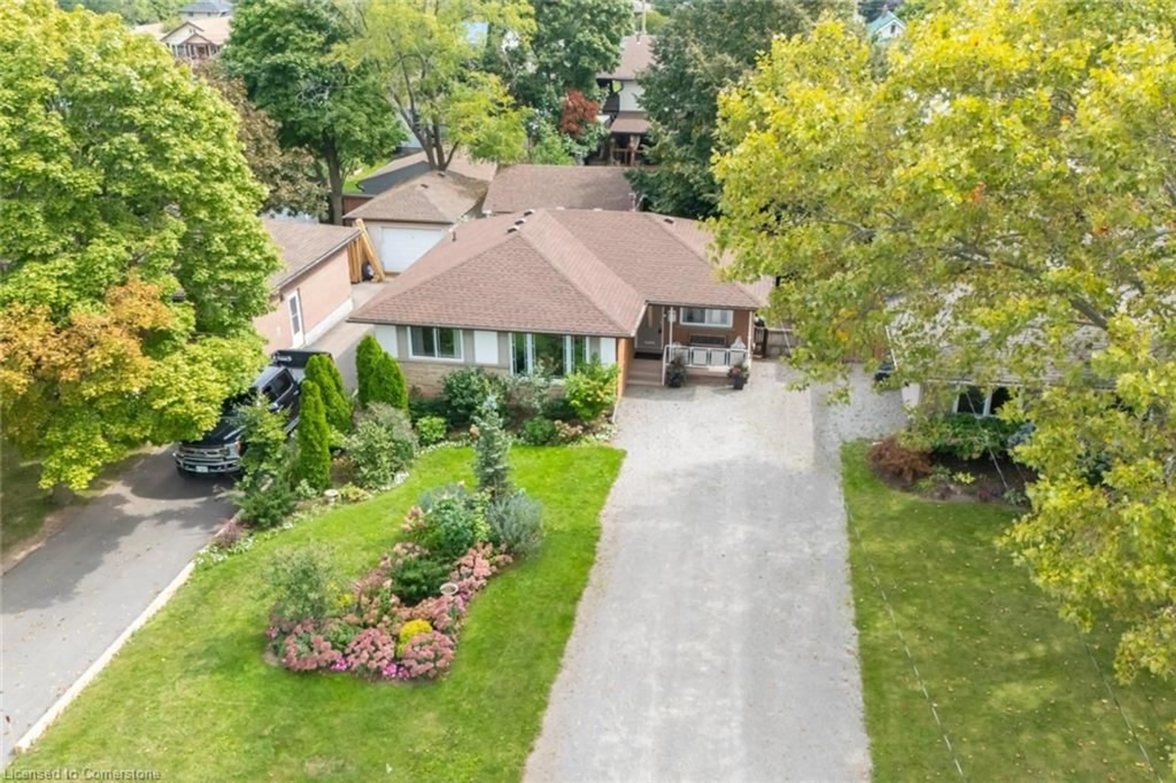 Frontside or backside of a home, the street view for 8 Lakeview Ave, Grimsby Ontario L3M 3M1