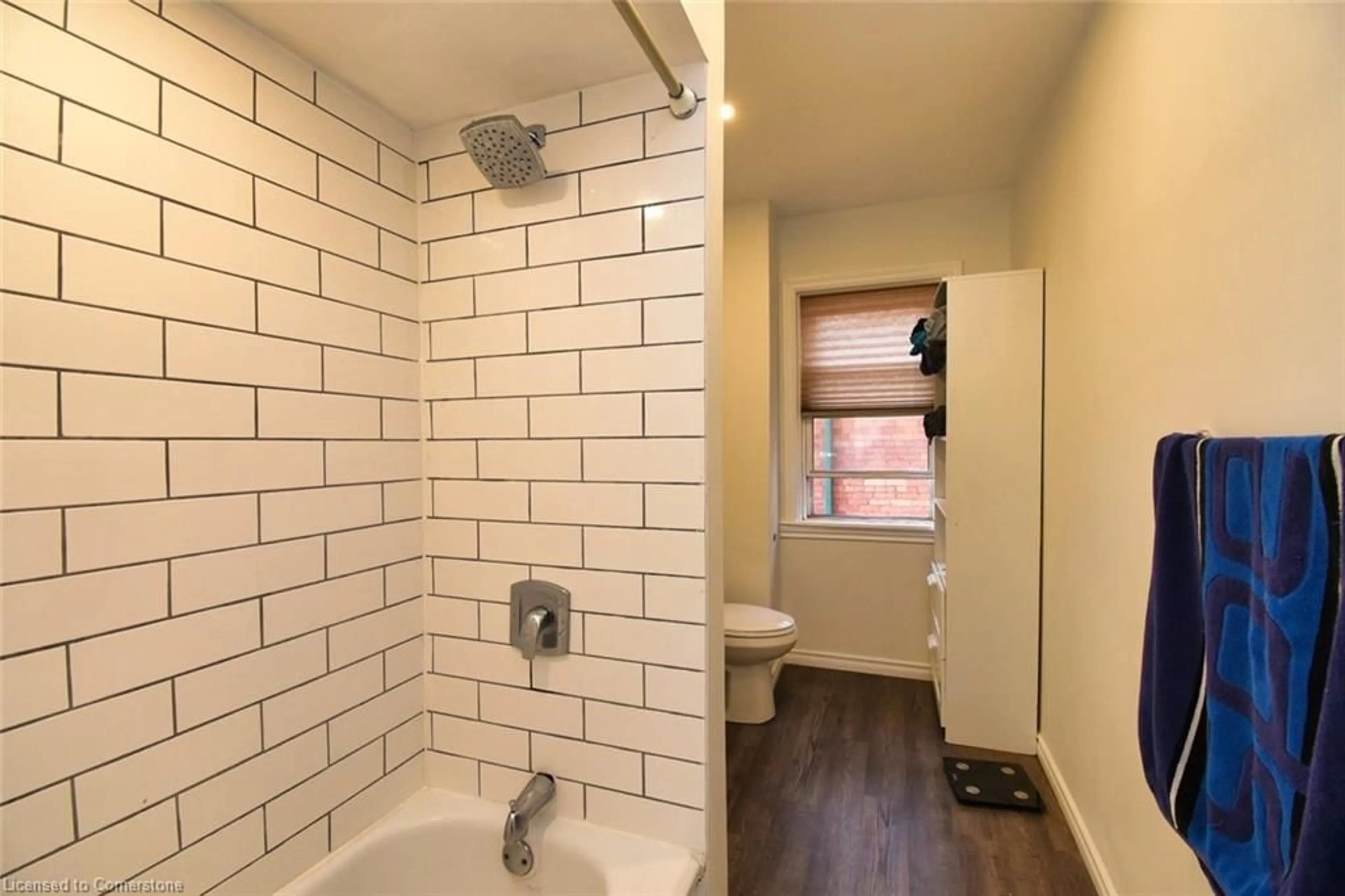 Bathroom, ceramic floors for 323 Charlton Ave, Hamilton Ontario L8P 2E6