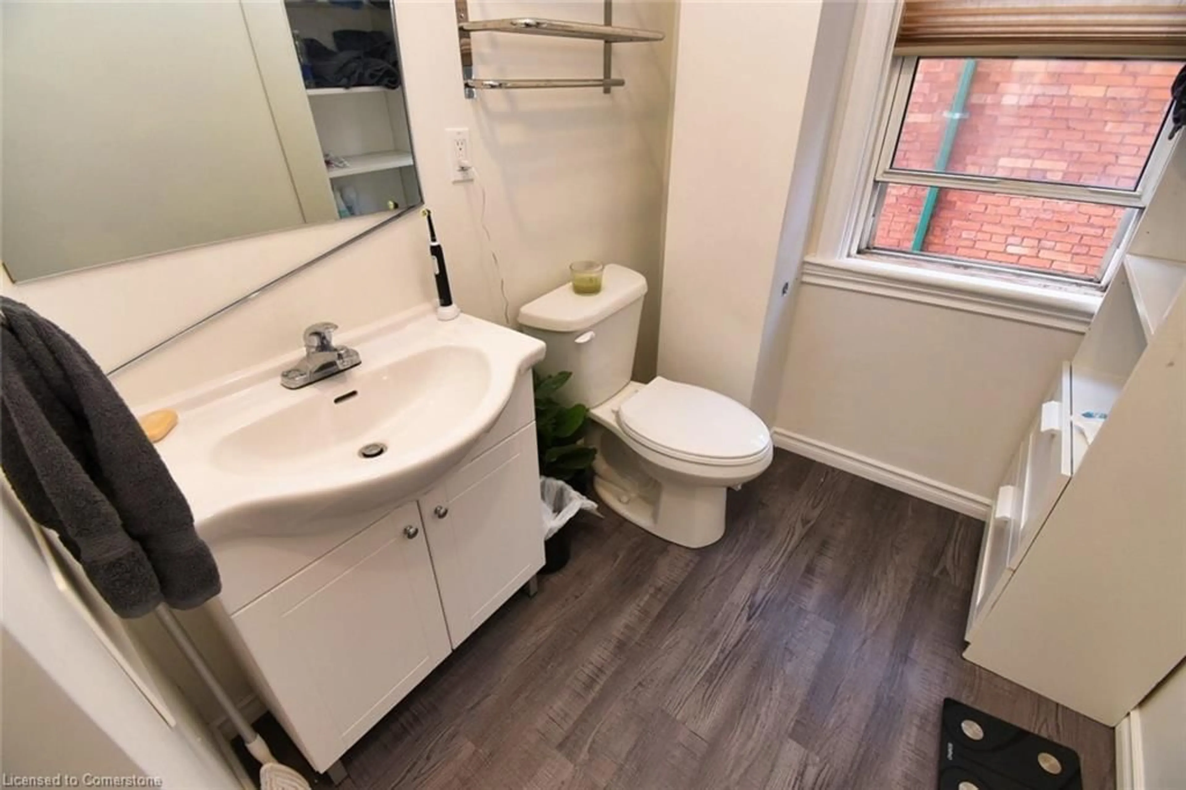 Standard bathroom, not visible floor for 323 Charlton Ave, Hamilton Ontario L8P 2E6