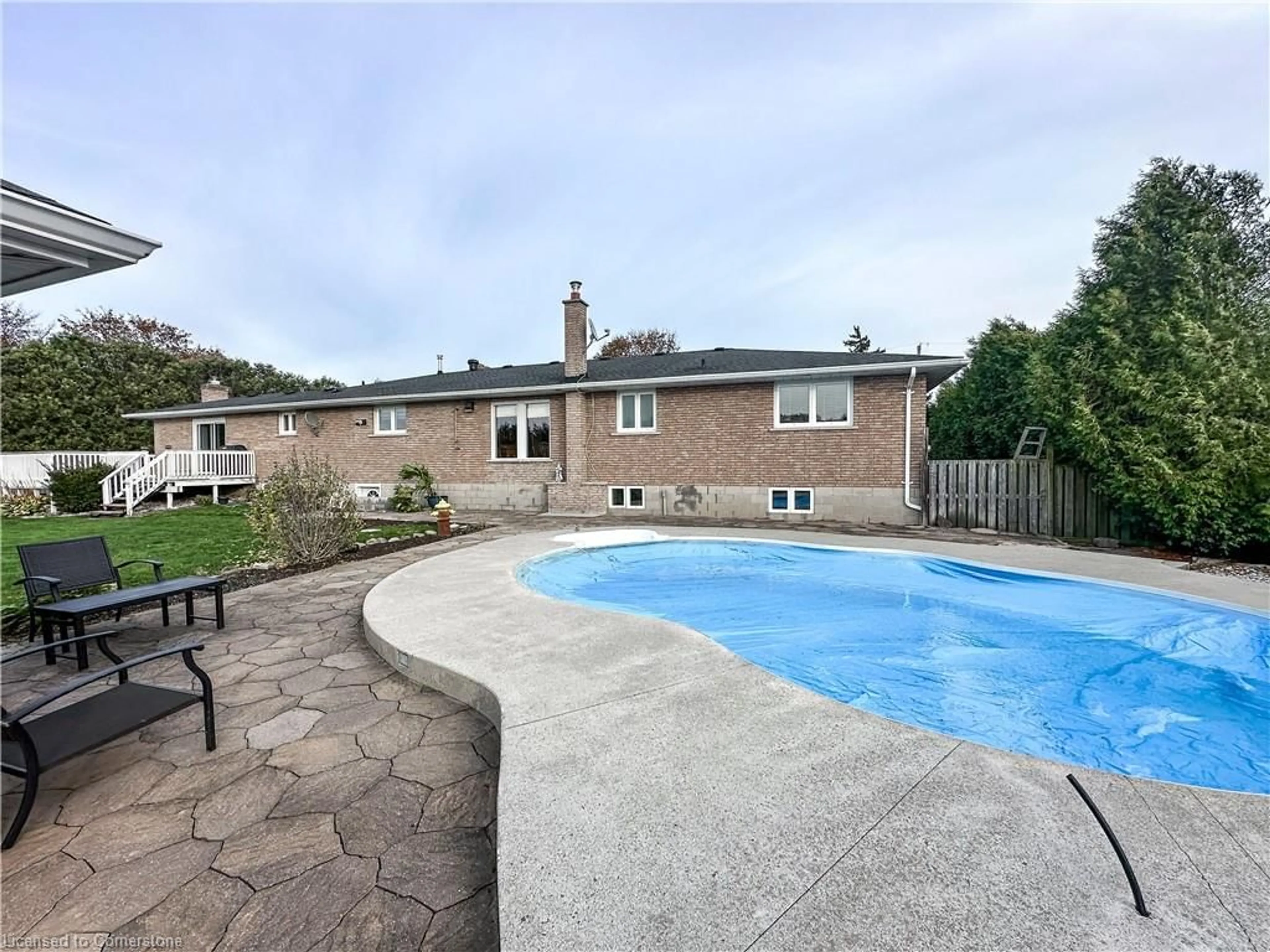 Indoor or outdoor pool for 2320 Hendershot Rd, Binbrook Ontario L0R 1C0