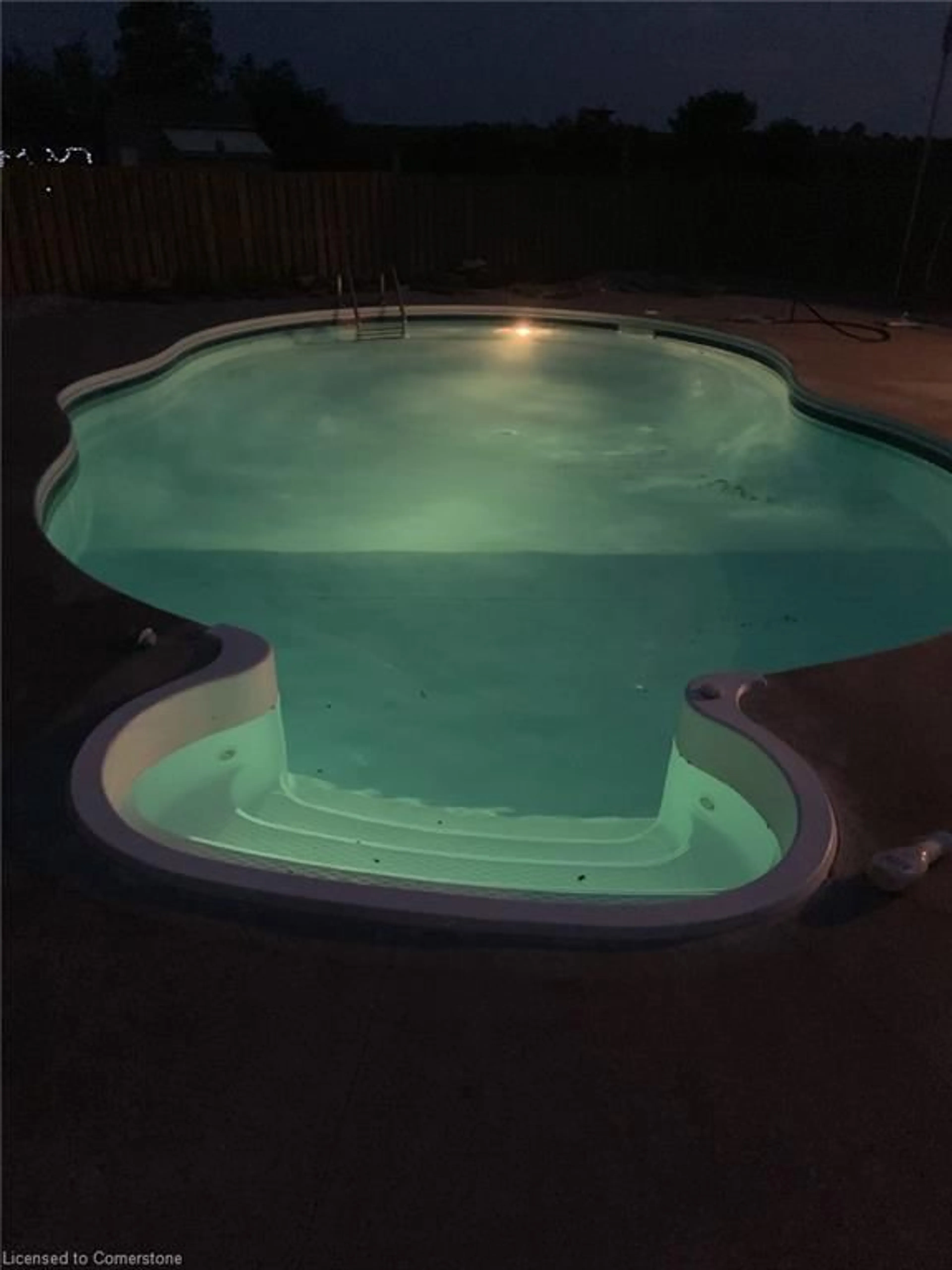 Indoor or outdoor pool for 2320 Hendershot Rd, Binbrook Ontario L0R 1C0