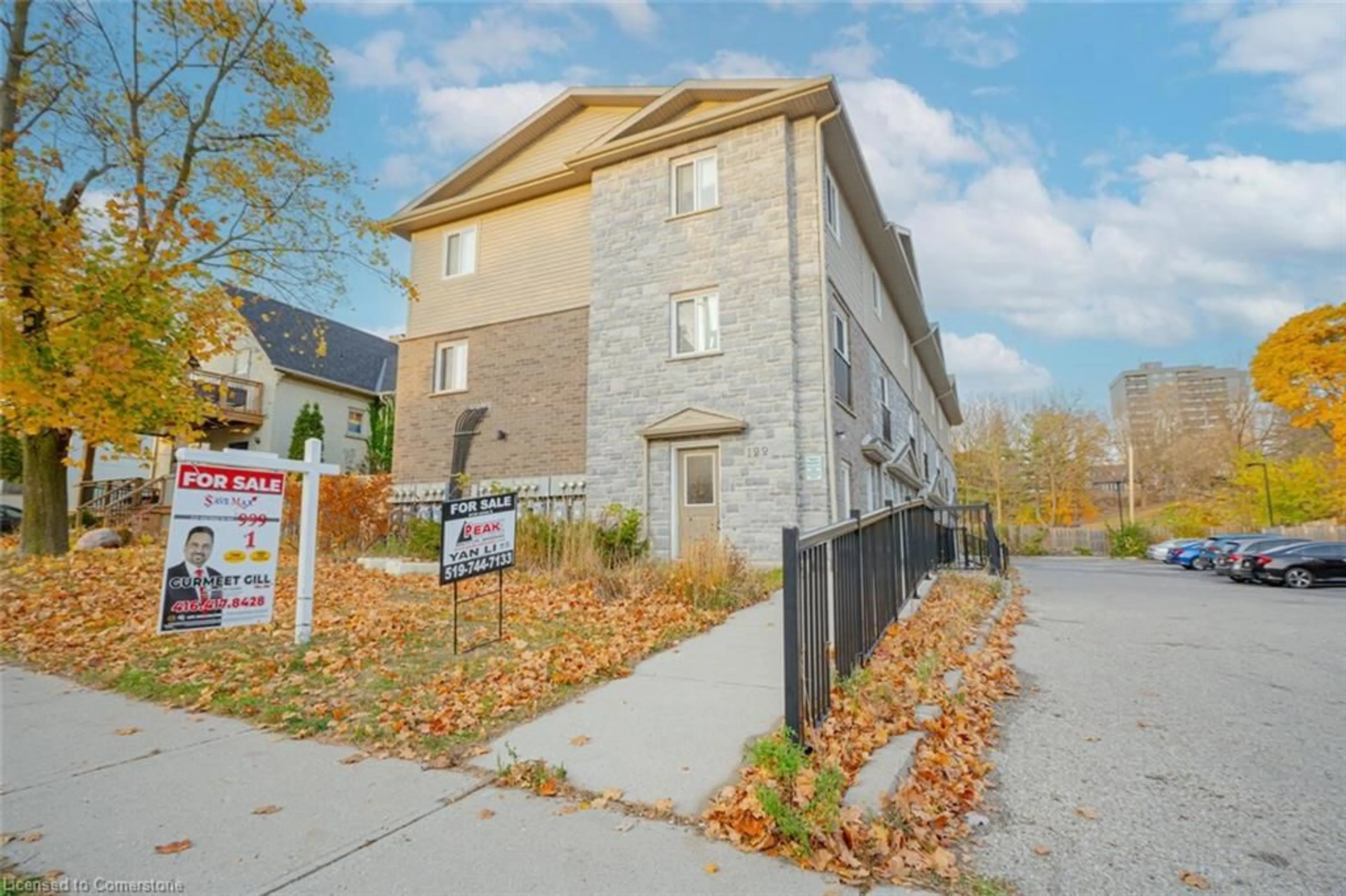 A pic from exterior of the house or condo, the front or back of building for 122 Courtland Ave #3, Kitchener Ontario N2G 0B8