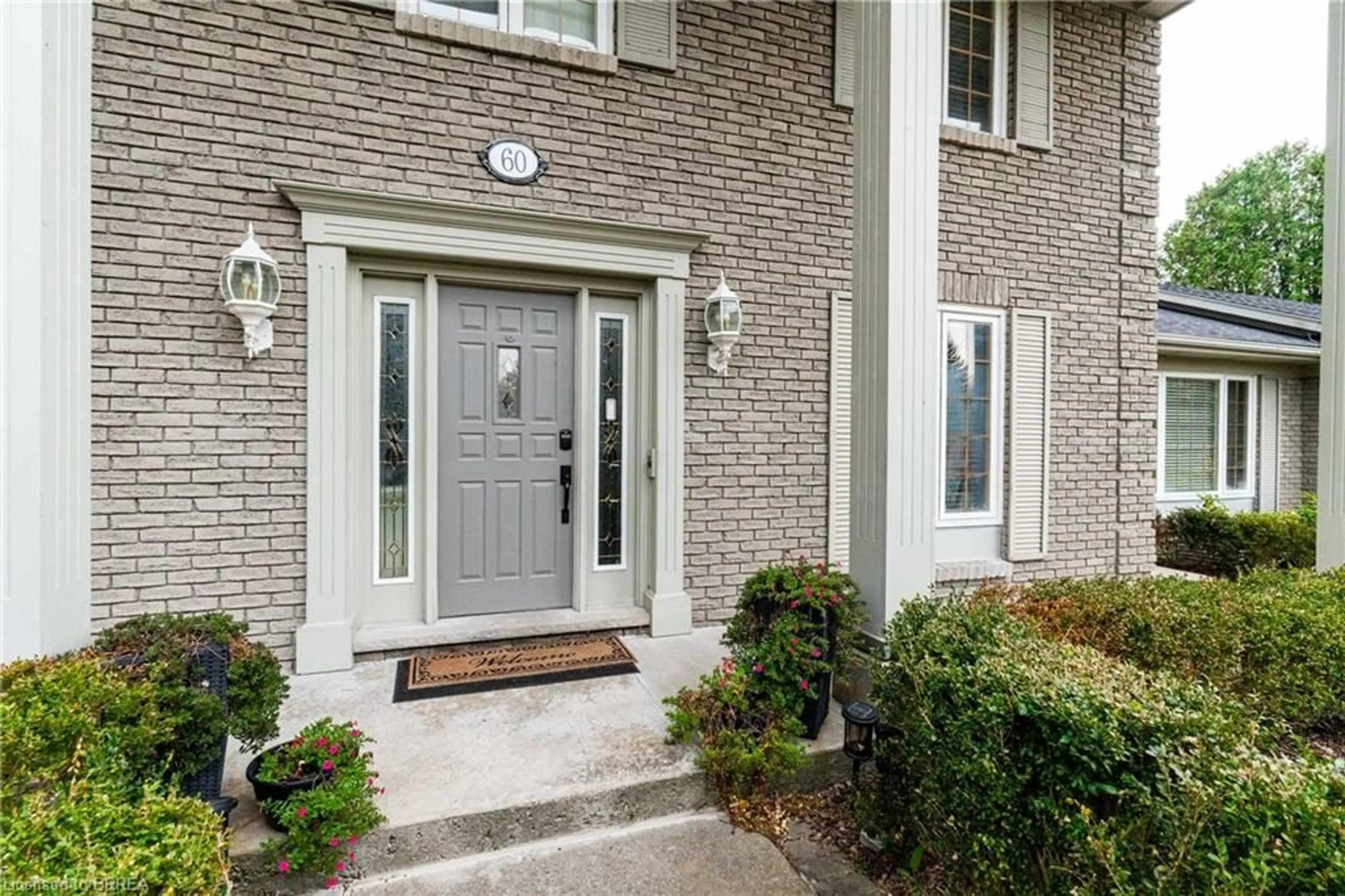 Indoor entryway, cement floor for 60 Highland Dr, Brantford Ontario N3T 5L7