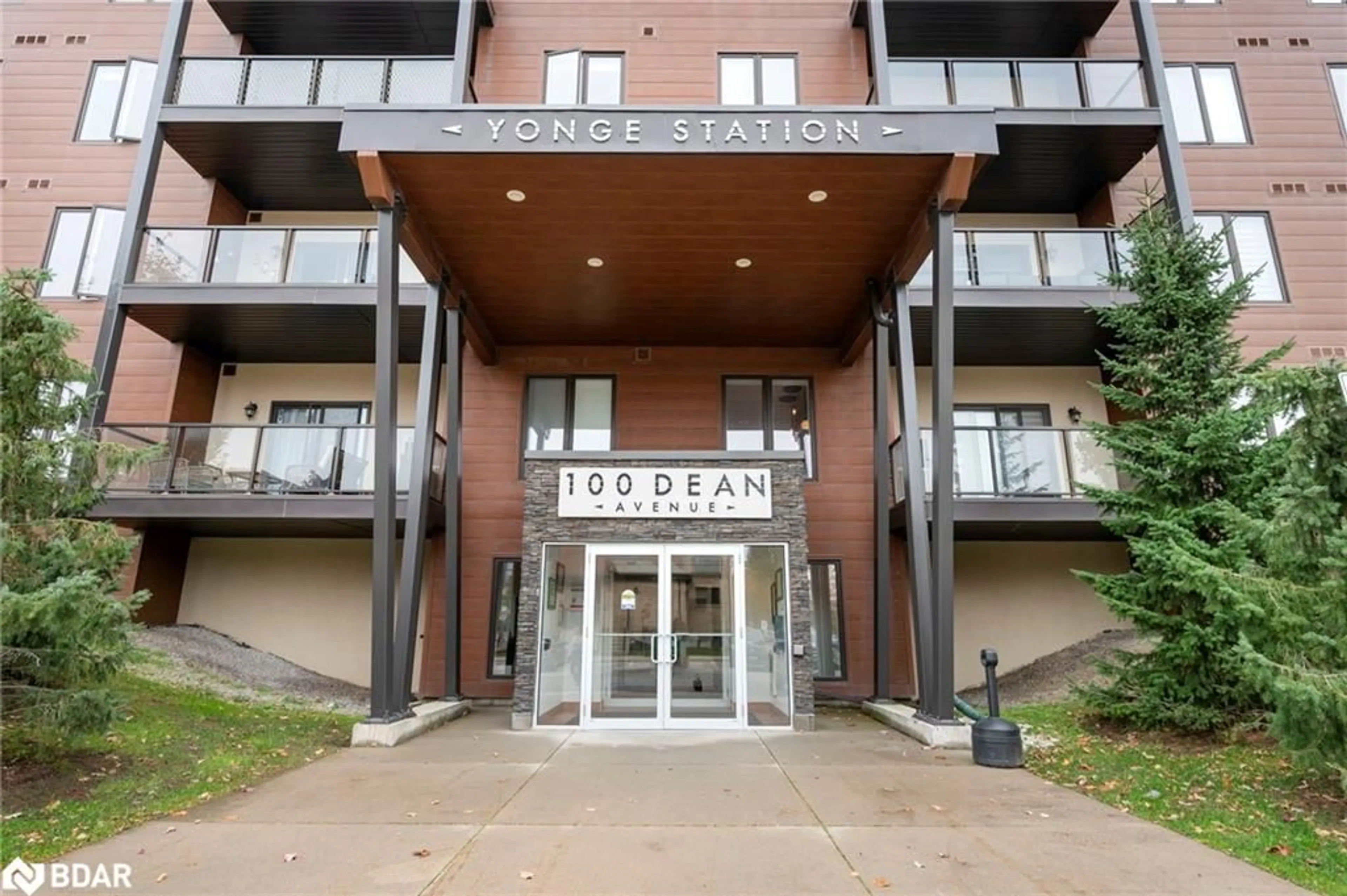 Indoor foyer for 100 Dean Ave #214, Barrie Ontario L9J 0H1