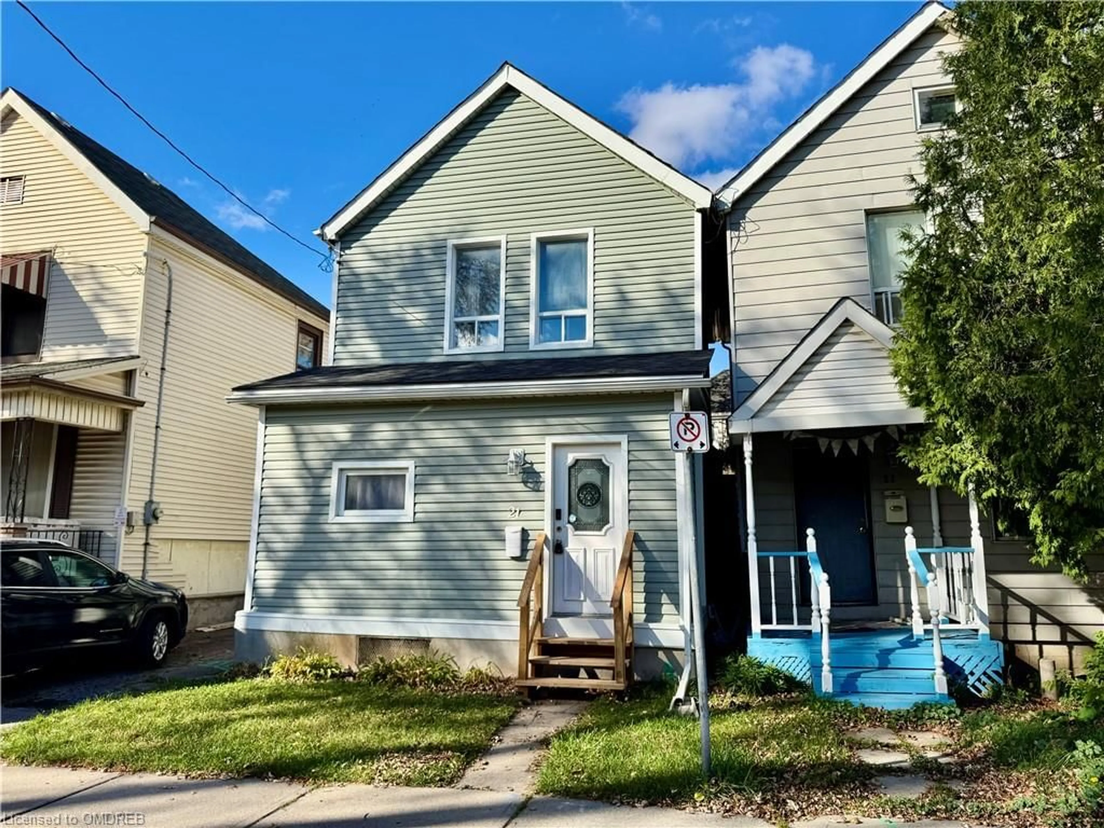 Frontside or backside of a home, cottage for 21 Minto Ave, Hamilton Ontario L8L 6E1