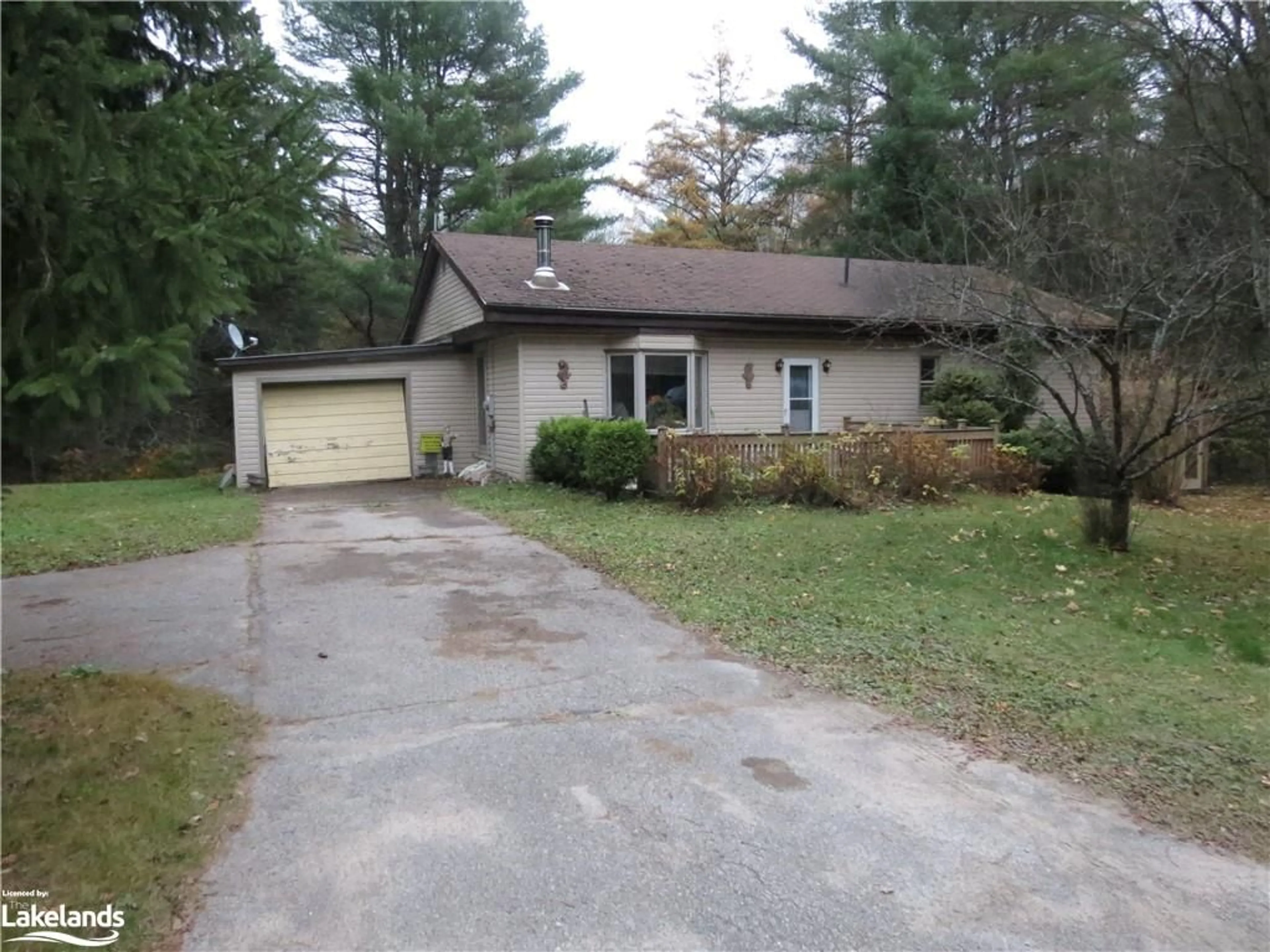 Frontside or backside of a home, cottage for 86 Crego St, Kinmount Ontario K0M 1C0