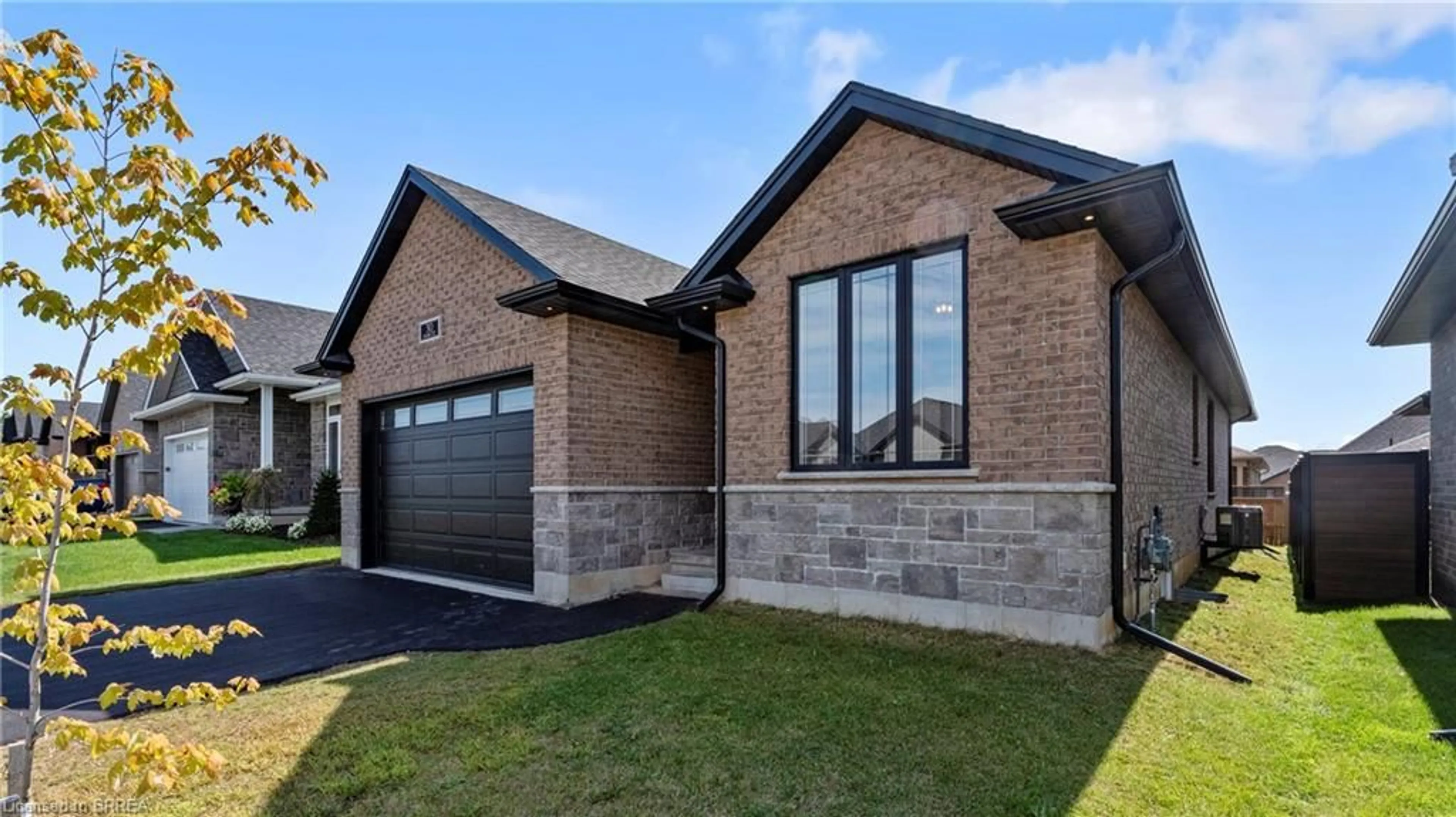 Home with brick exterior material for 30 Hare St, Waterford Ontario N0E 1Y0