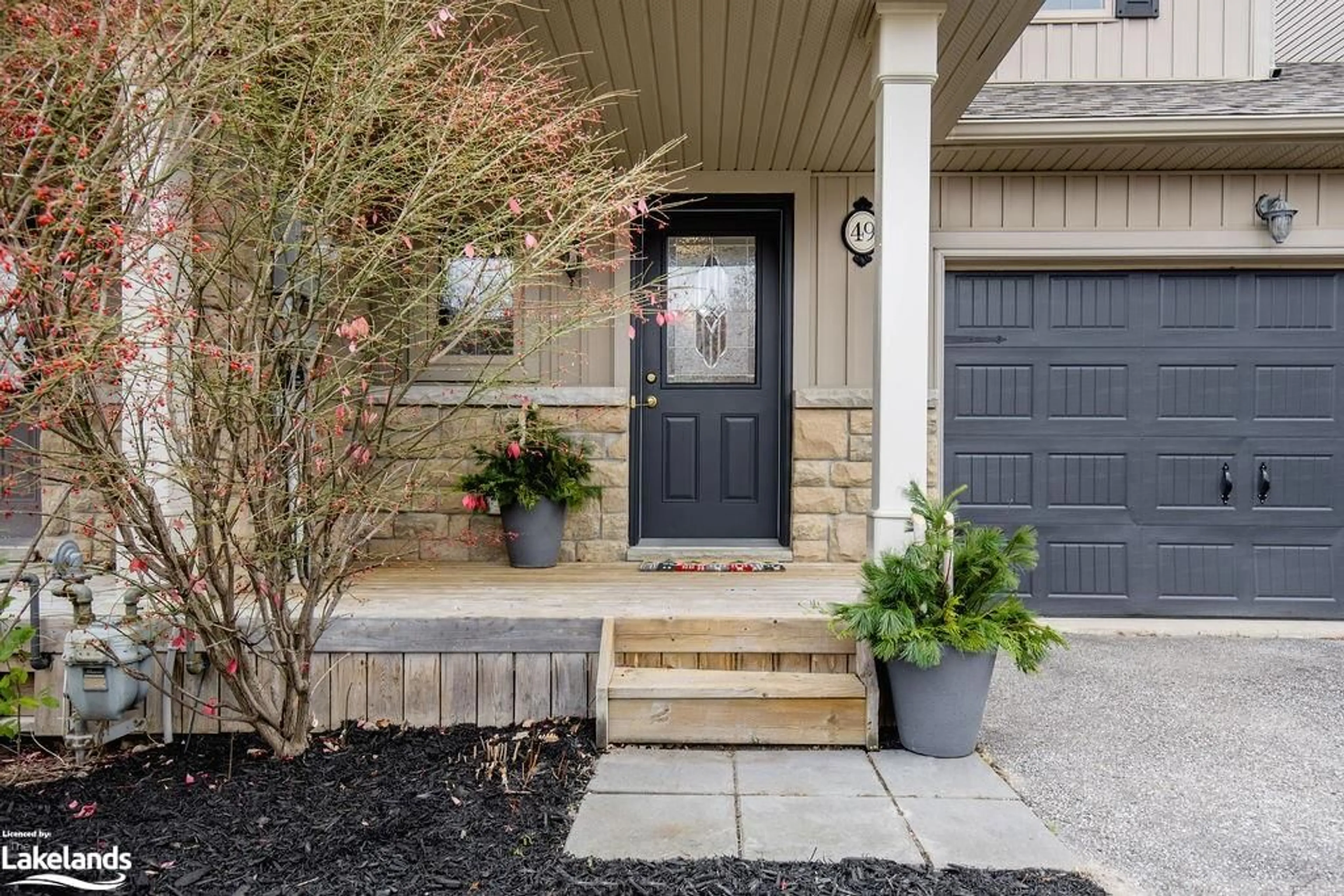 Indoor entryway, wood floors for 49 Barr St, Collingwood Ontario L9Y 0E7