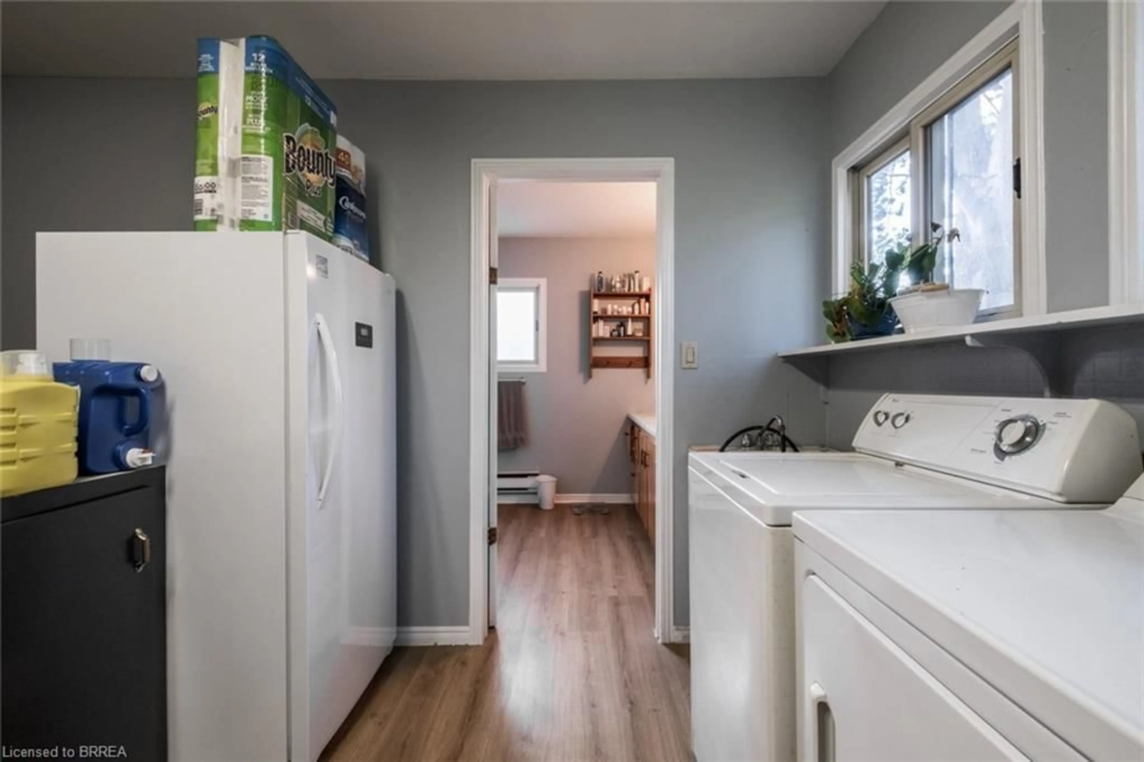 Laundry room for 1 Kings Lane, Scotland Ontario N0E 1R0