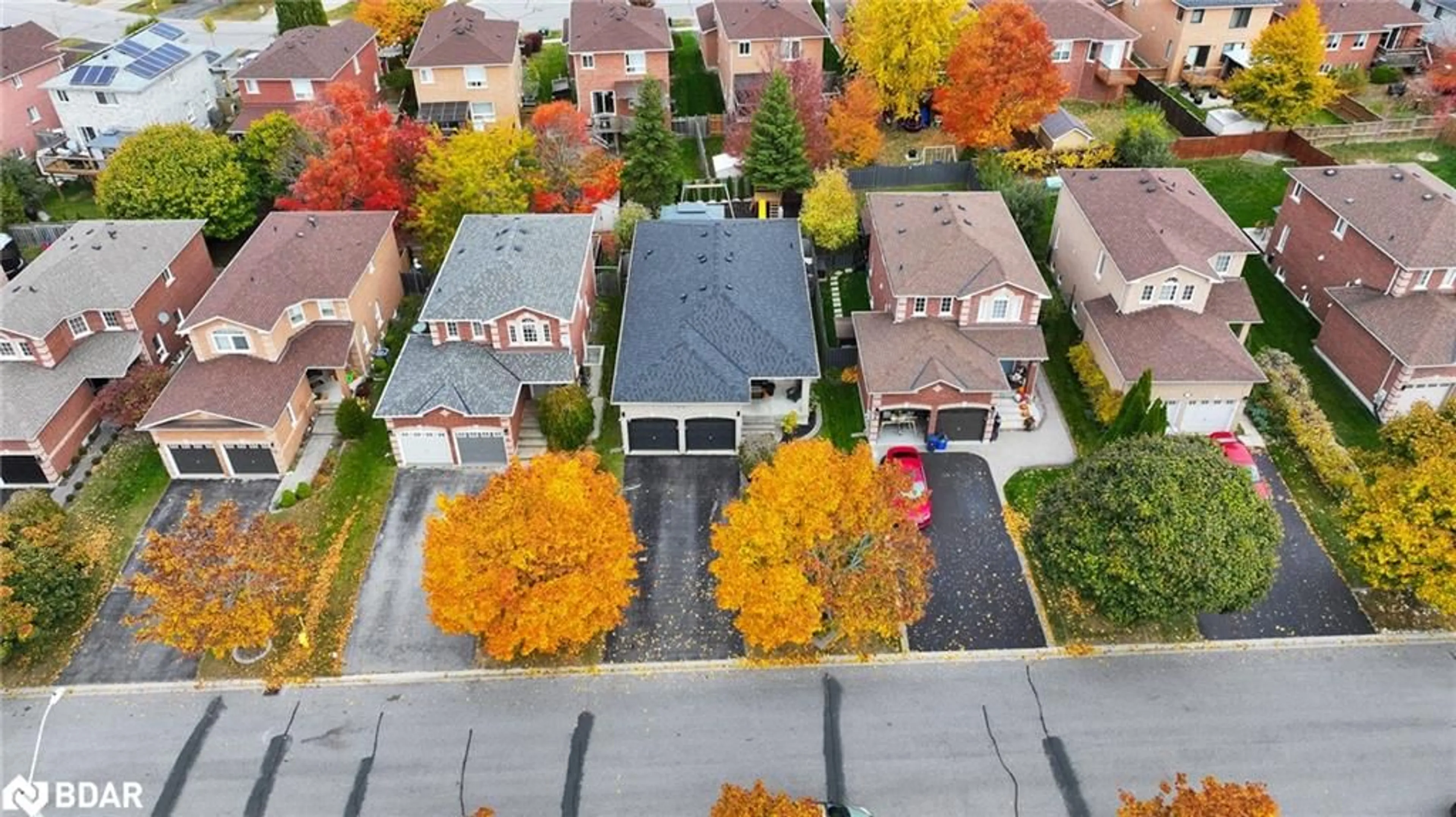 Frontside or backside of a home, the street view for 72 Gore Dr, Barrie Ontario L4N 5R5