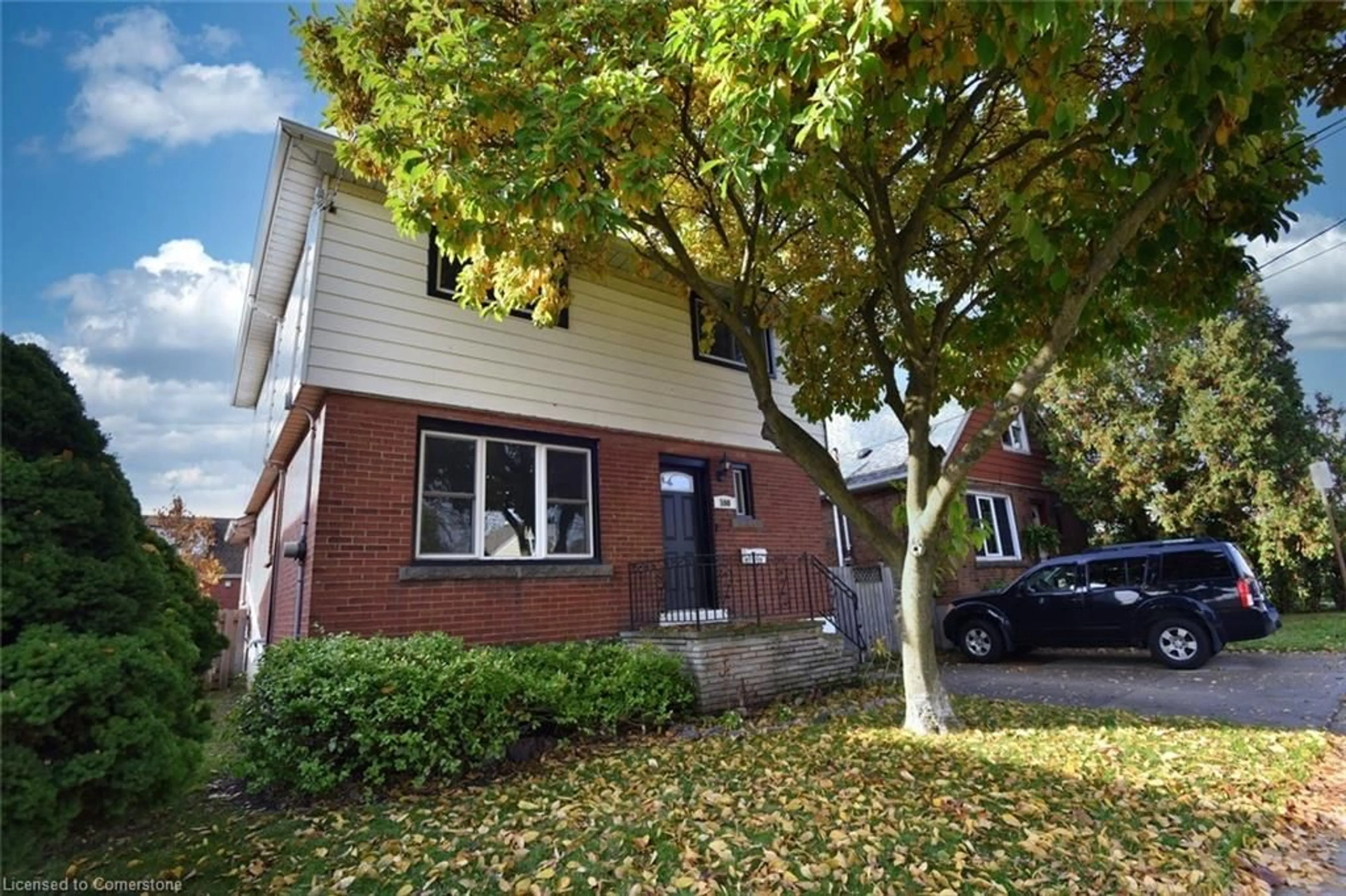 A pic from exterior of the house or condo, the street view for 590 Queensdale Ave, Hamilton Ontario L8V 1L3